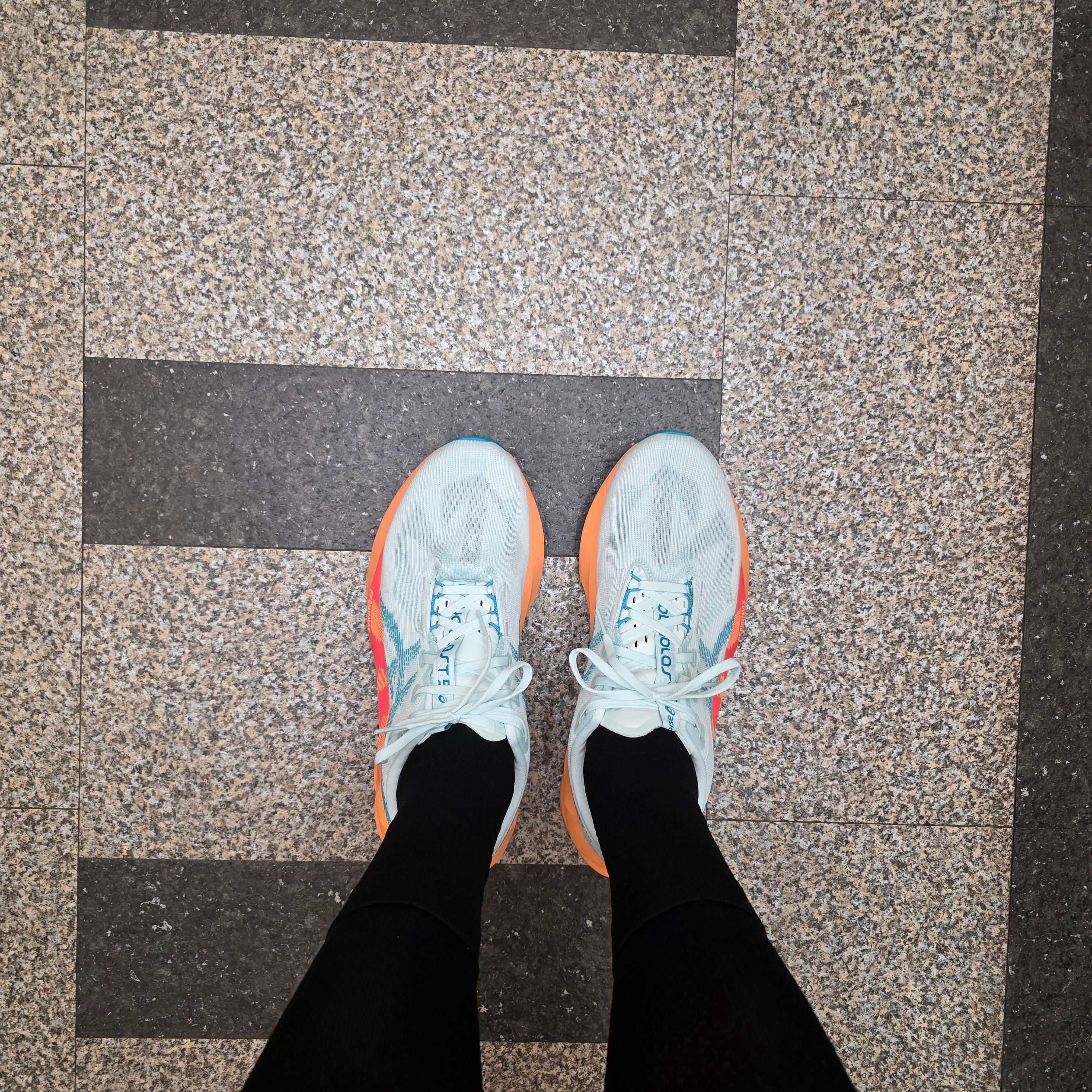 Asics Novablast 5 Soothing Sea Wave Teal 착용 스타일 - 2