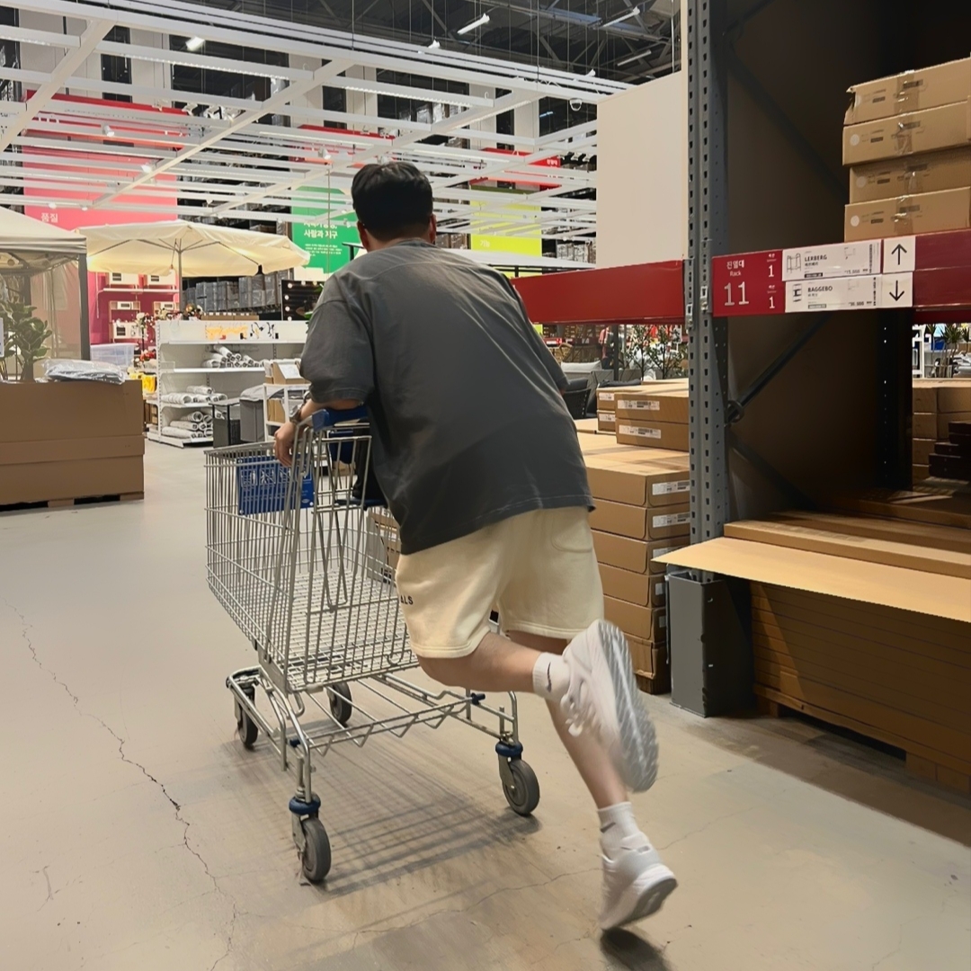 Rolex Datejust 36mm 126234 Bright Blue Diamond-Set Jubilee, New Balance Fresh Foam 1880 v1 Gray - 2E Wide 착용 스타일