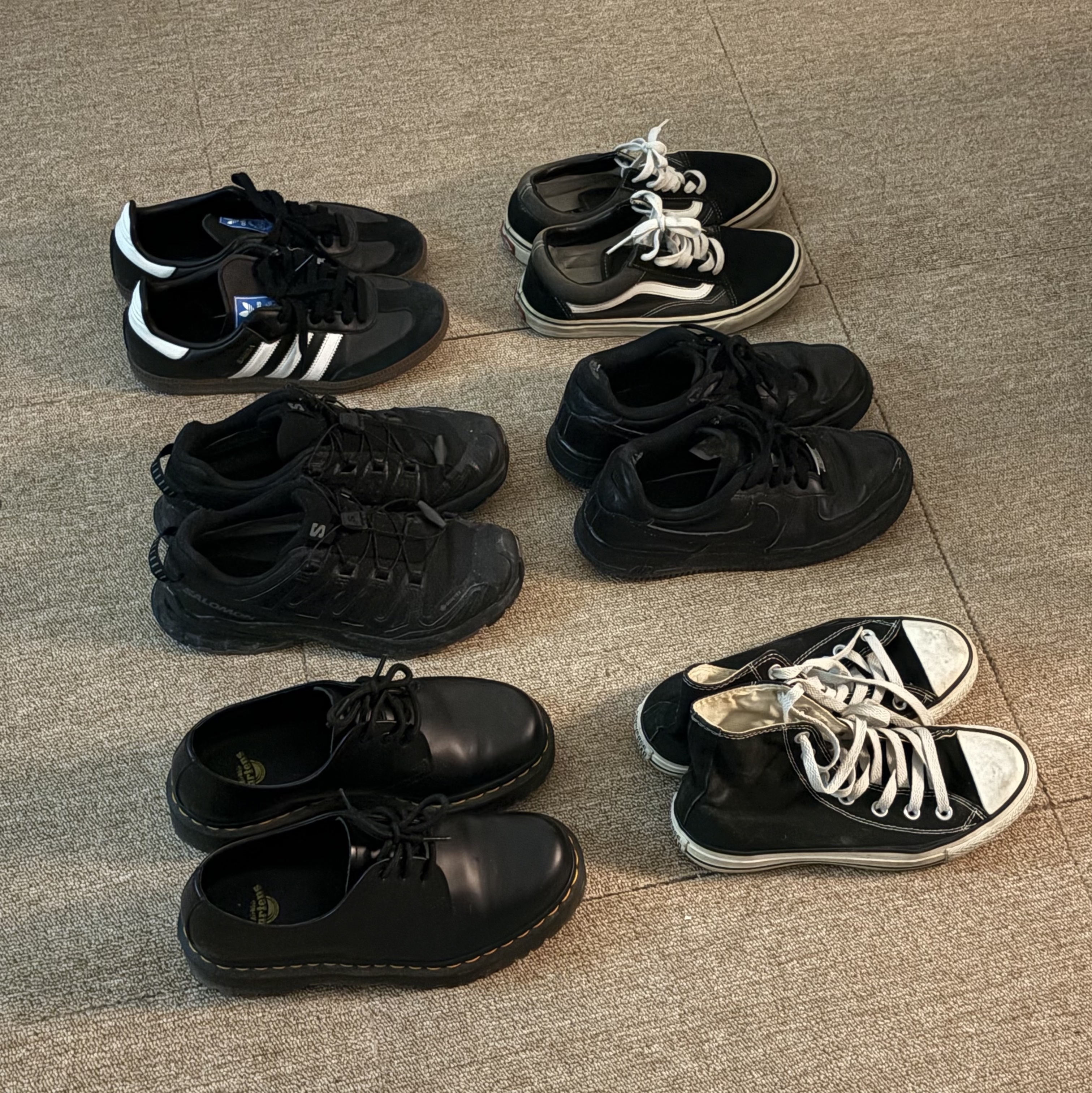 Adidas Samba OG Black White Gum, Dr. Martens 1461 Bex Black 착용 스타일