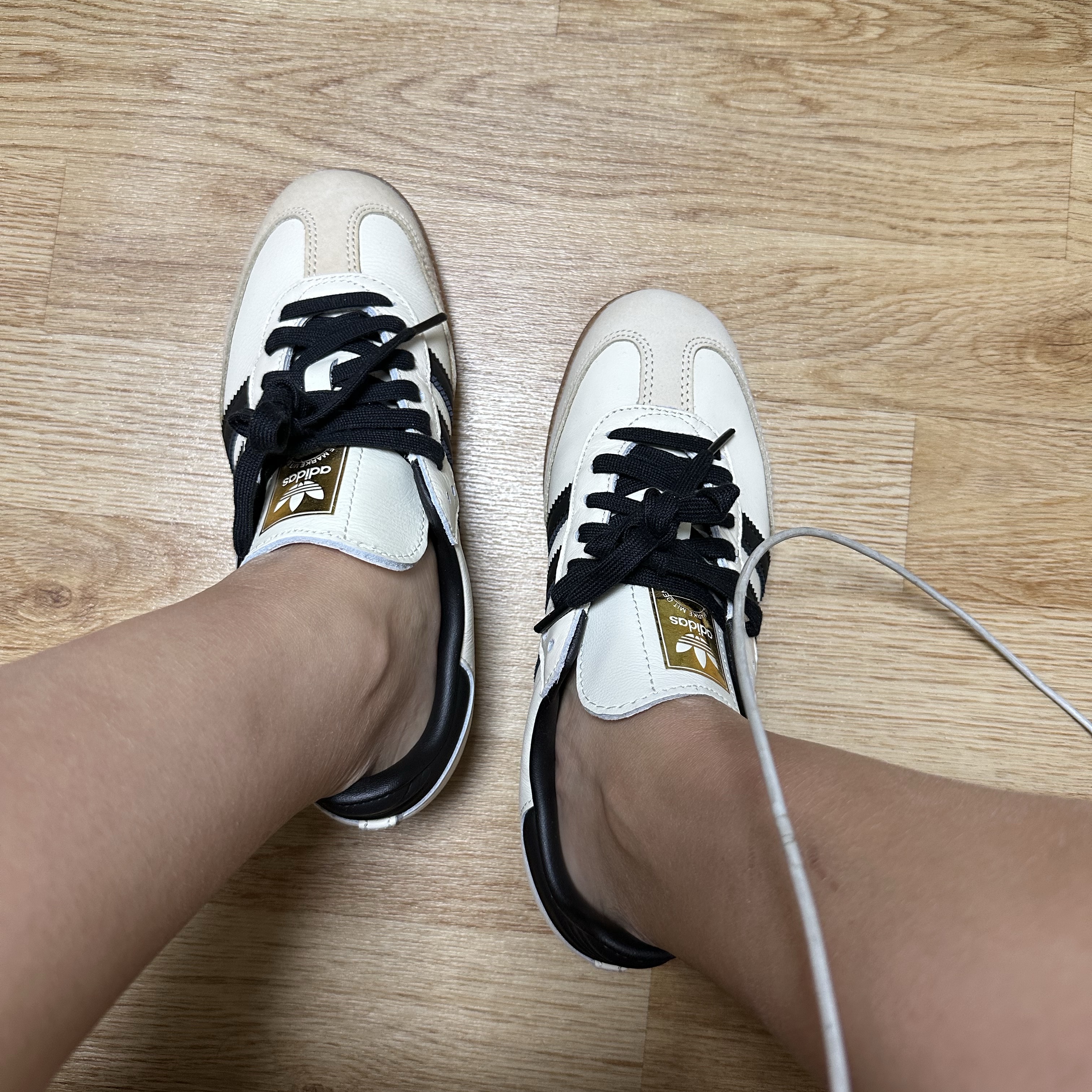 (W) Adidas Samba OG Cream White Core Black 착용 스타일 - 2