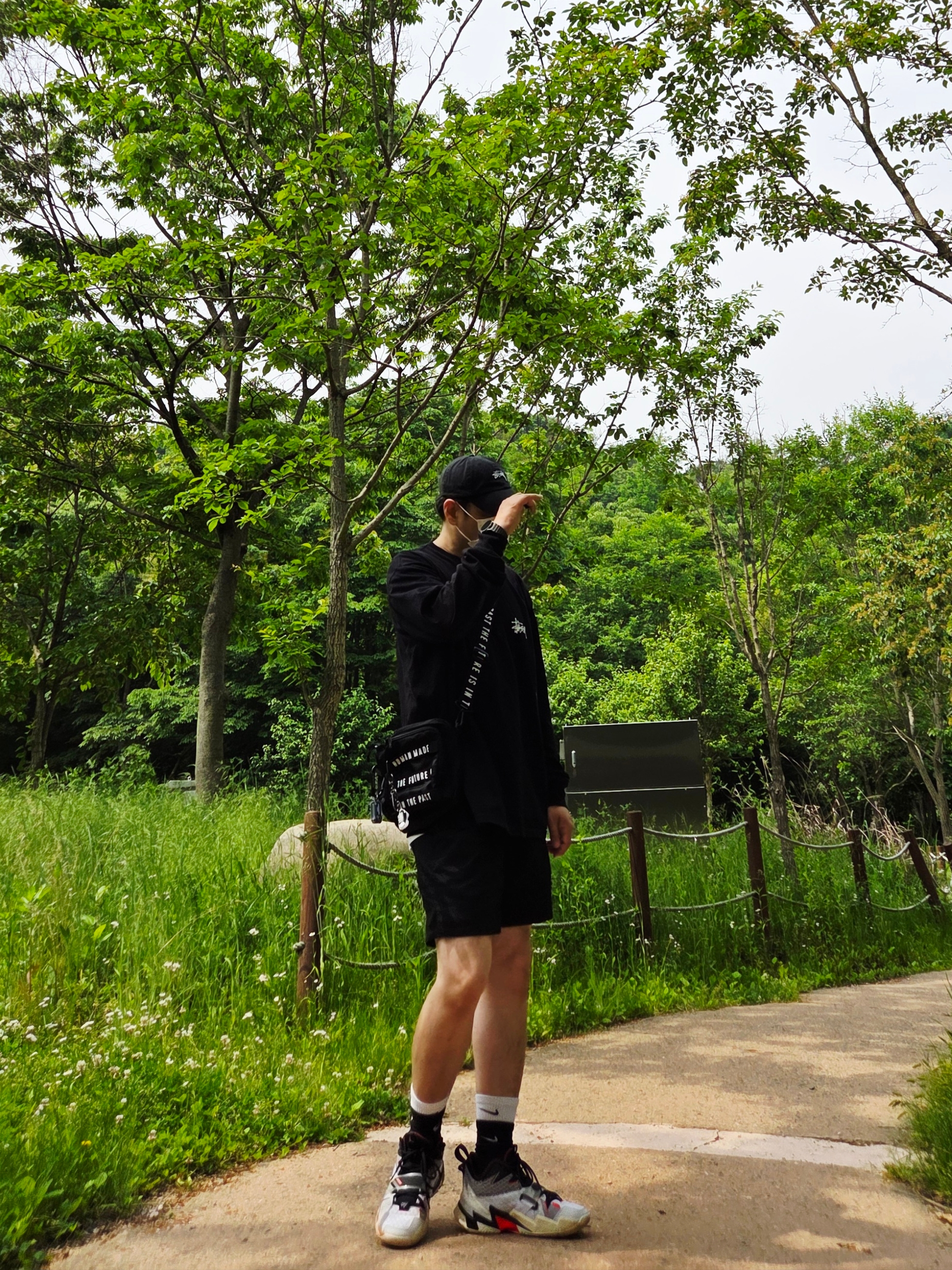 Stussy Basic Stock Low Pro Cap Black, Human Made Military Pouch Large Black 착용 스타일 - 3
