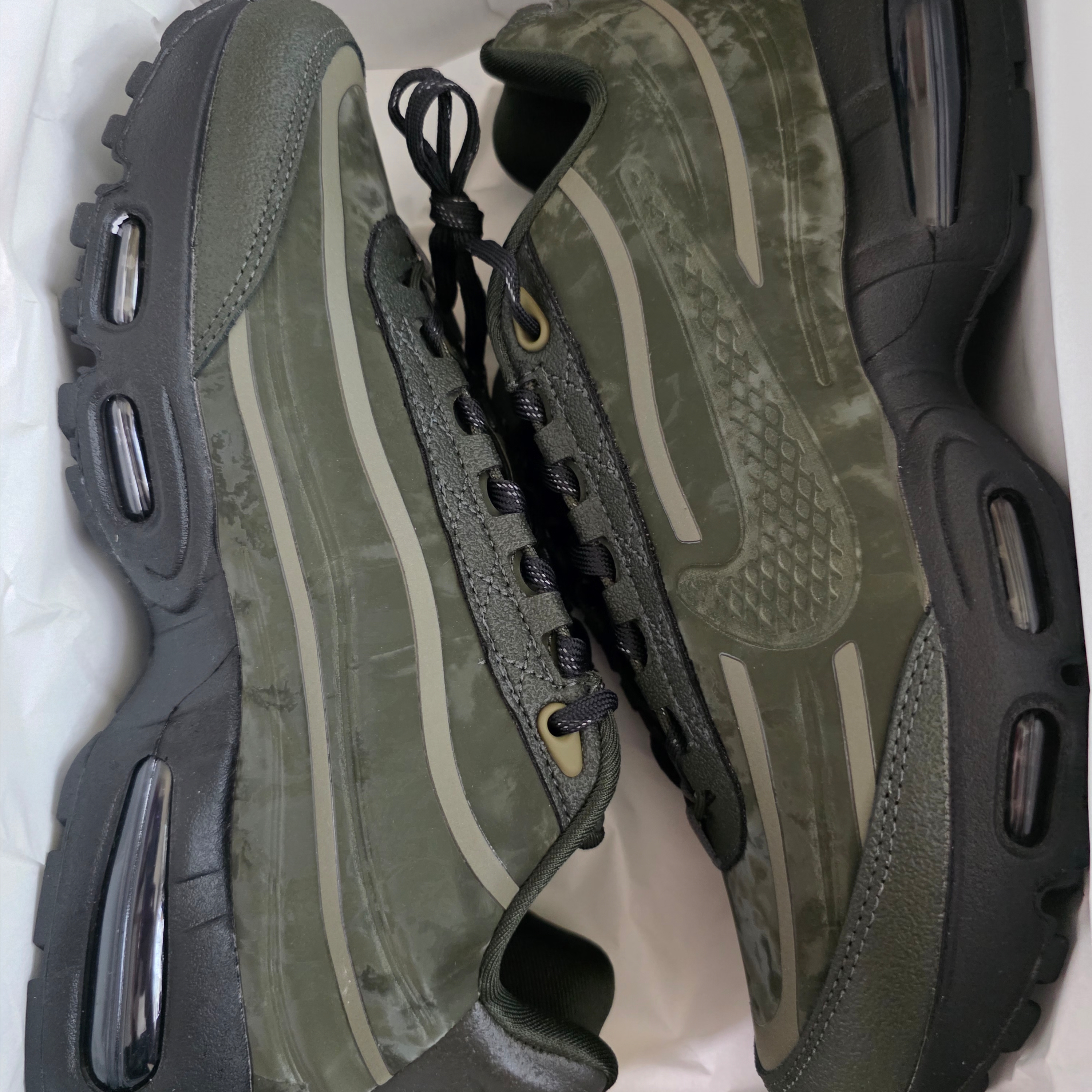 Nike x Worksout Air Max 95 Medium Olive and Sequoia 착용 스타일