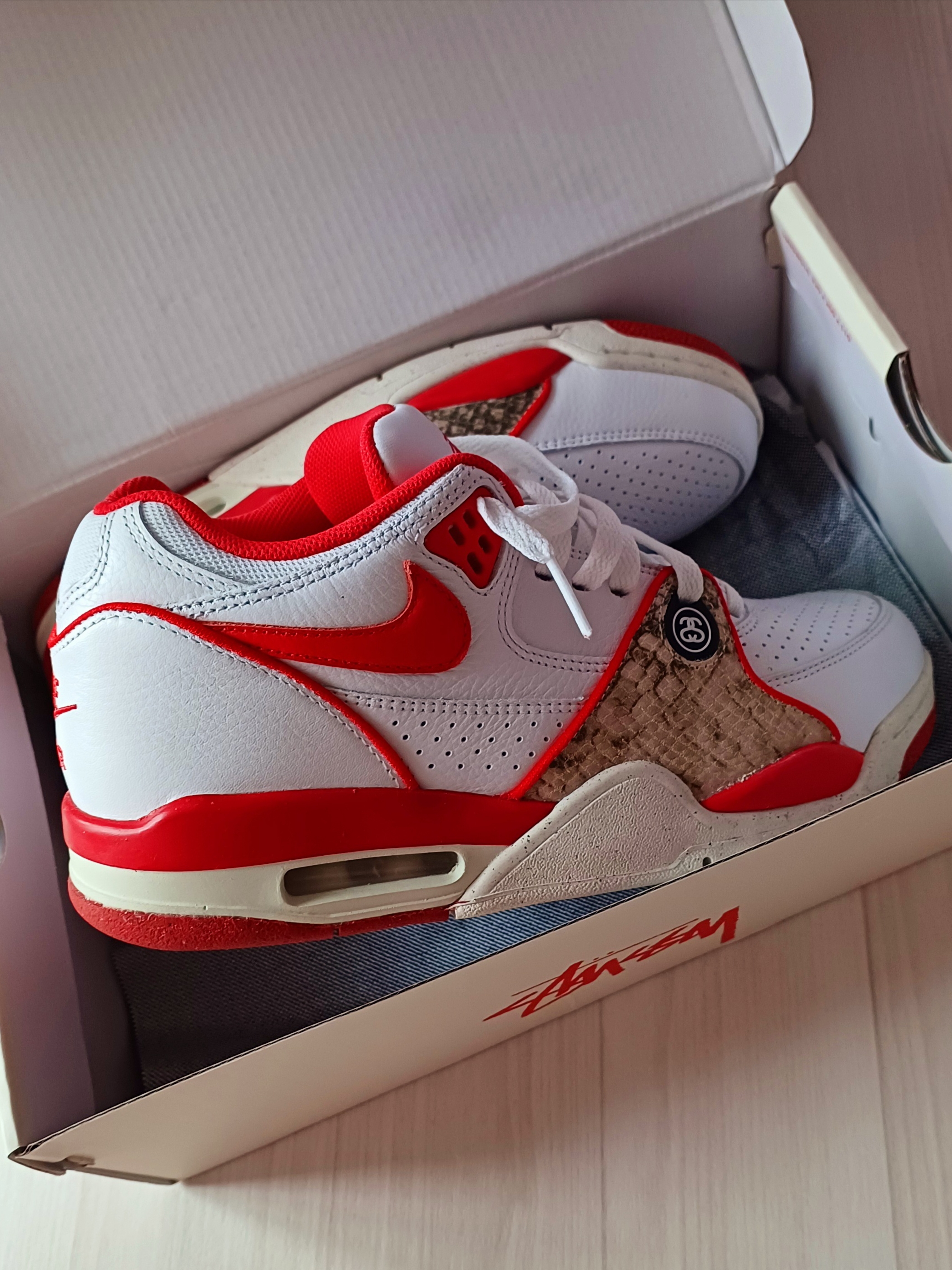 Nike x Stussy Air Flight 89 Low White Habanero Red Sail 착용 스타일