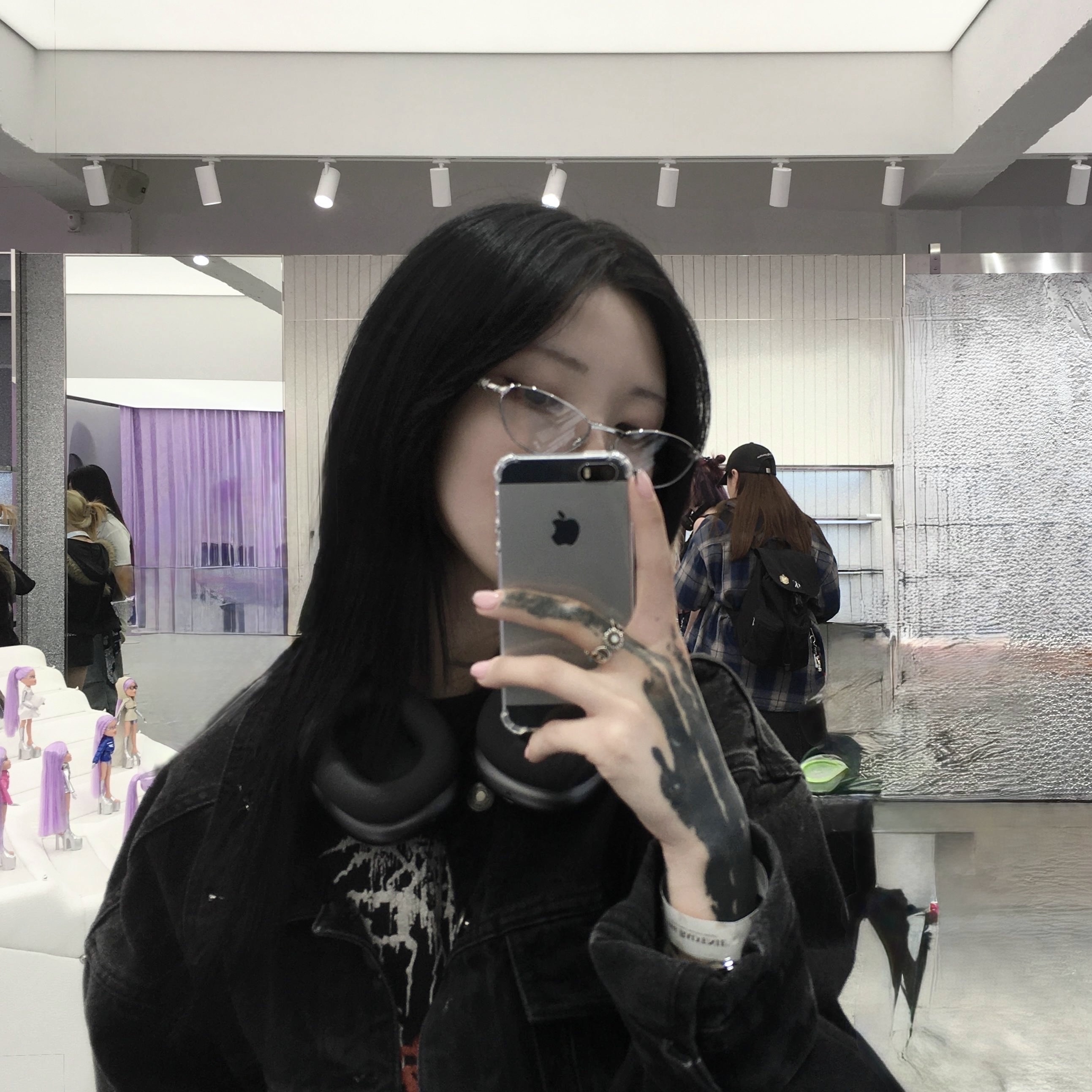 Gentle Monster Lolang 01 Black Black, Apple AirPods Max Lightning Space Gray (Korean Ver.) 착용 스타일 - 2