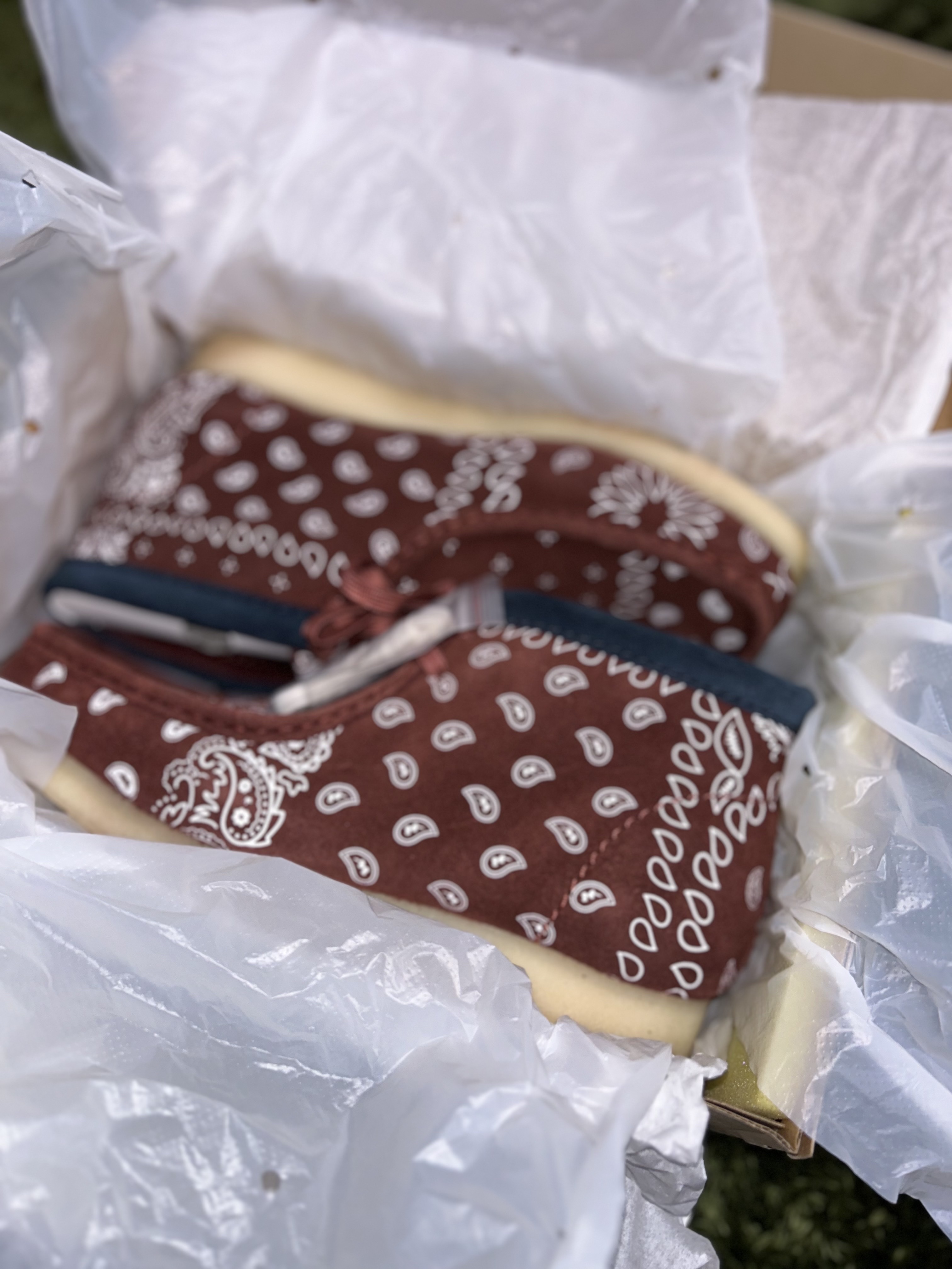 Clarks Wallabee Boots Brick Paisley 착용 스타일 - 7