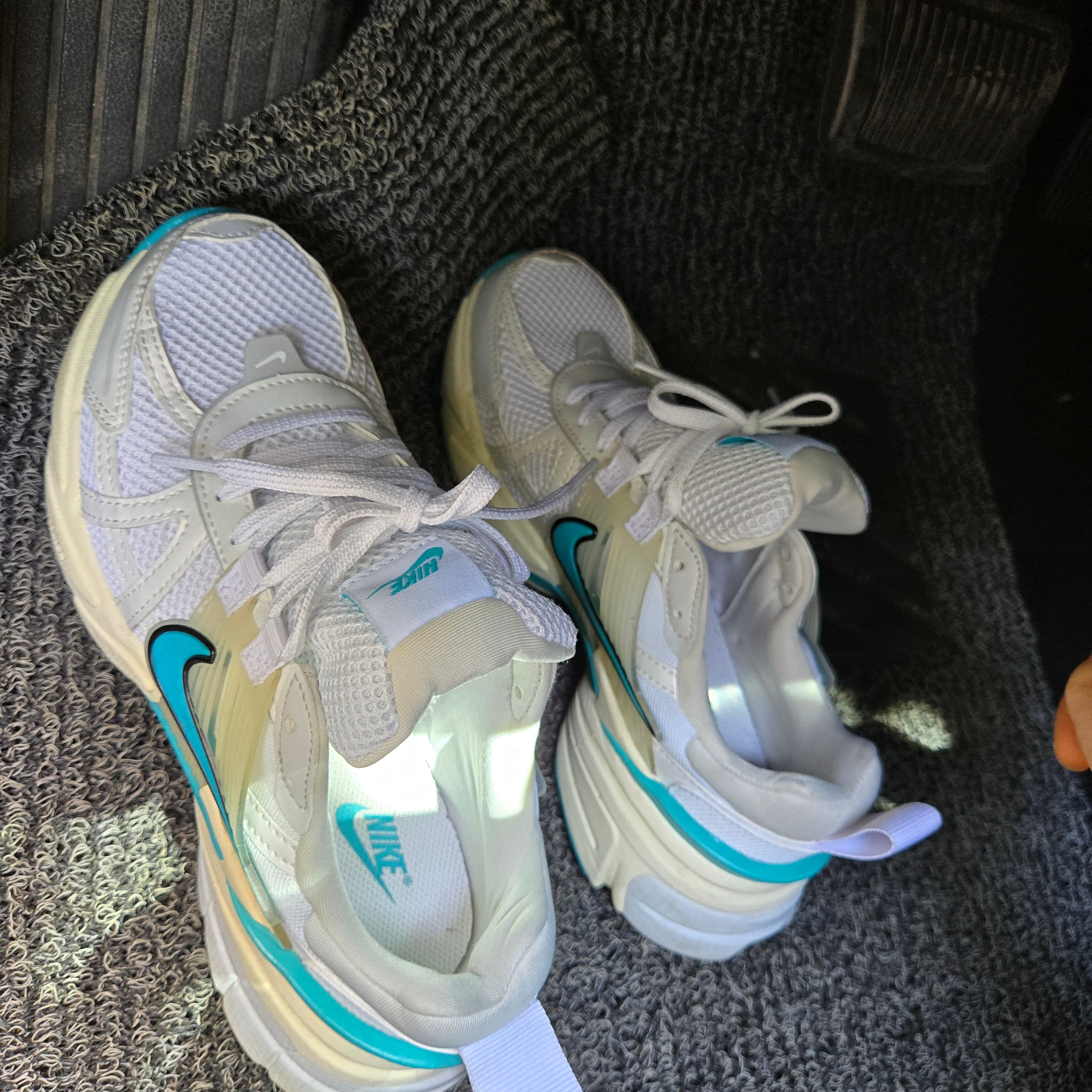 Nike V2K Run White Coconut Milk 착용 스타일