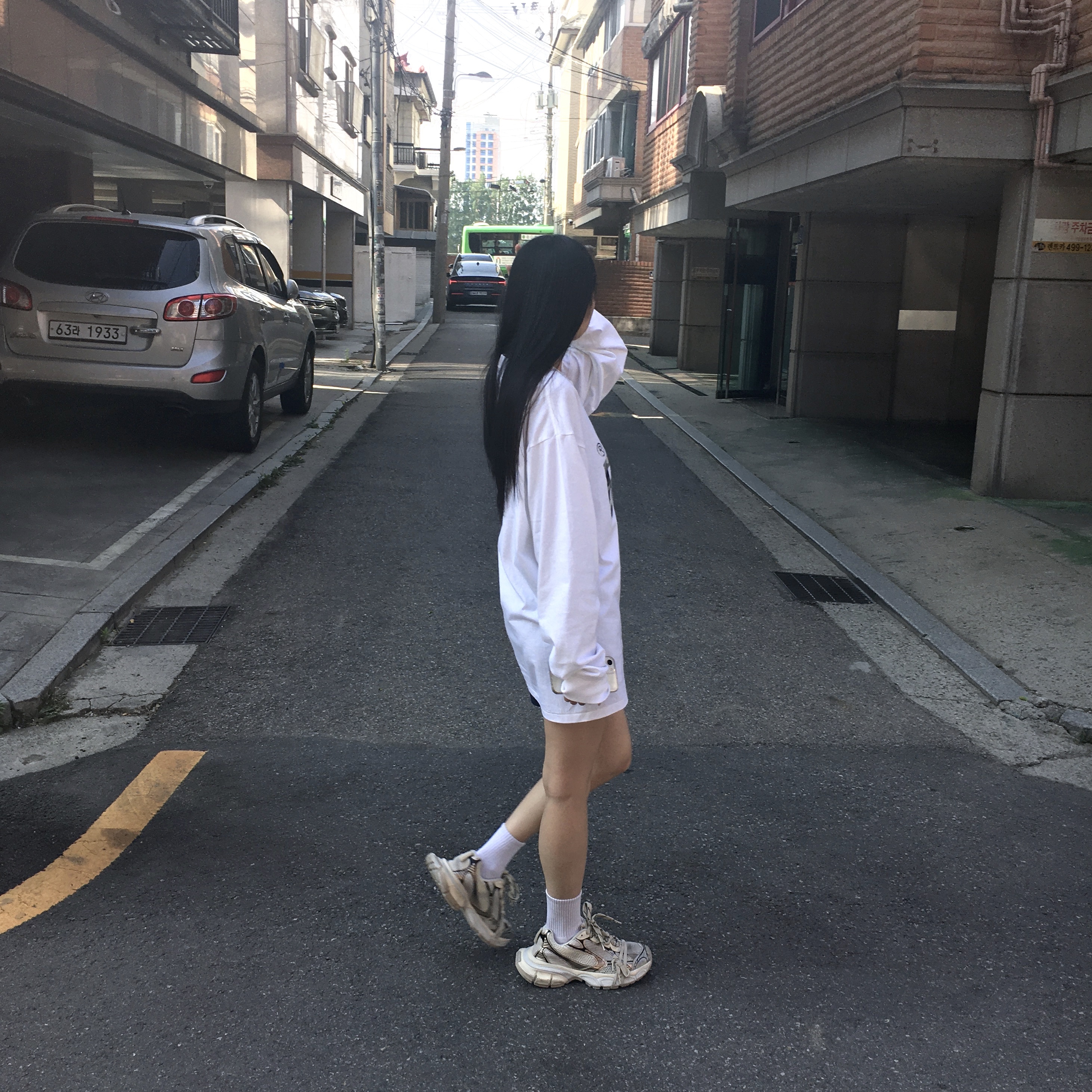 Balenciaga 3XL Sneakers Beige 착용 스타일 - 4