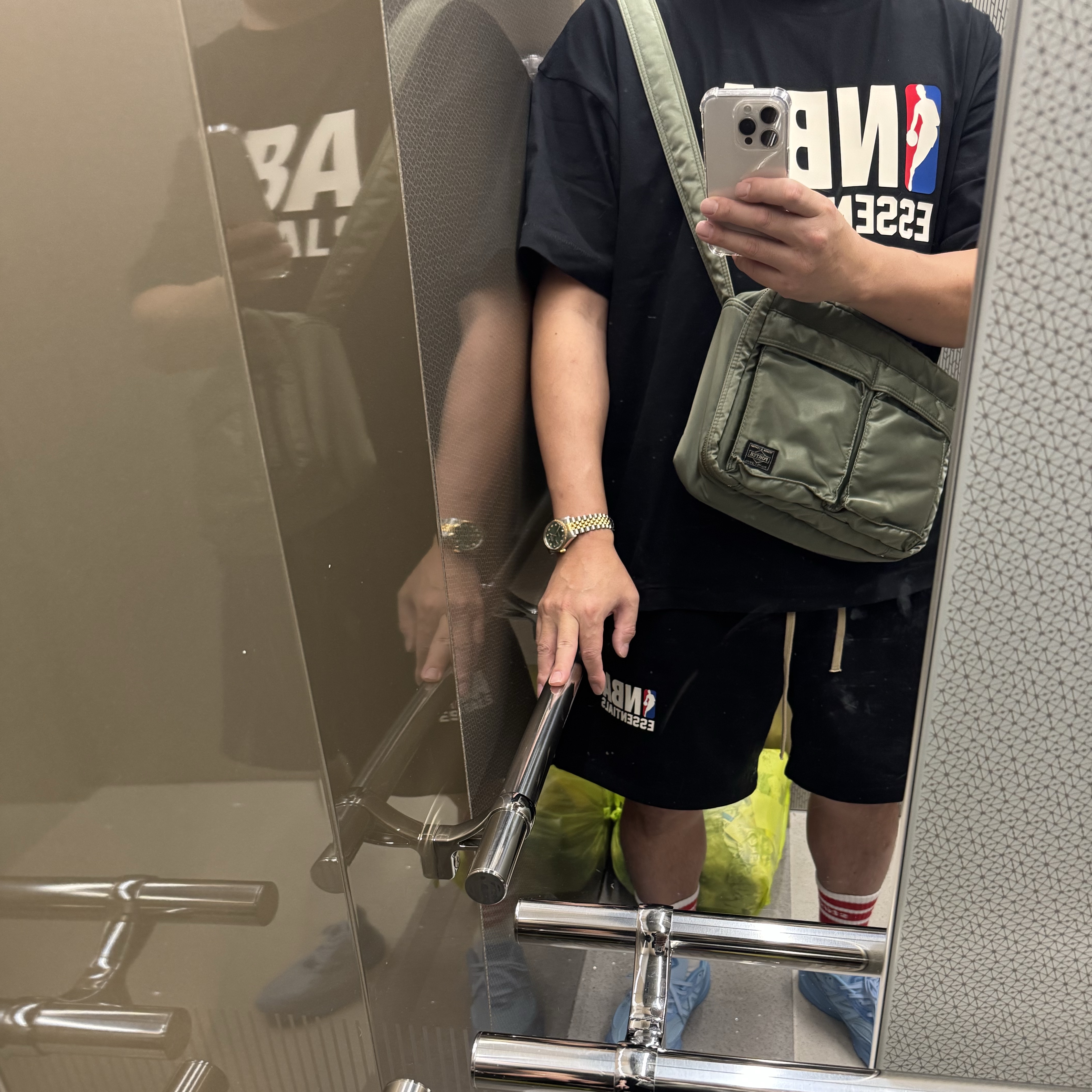 Essentials x NBA T-Shirt Black - 24FW, Essentials x NBA Sweatshorts Black - 24FW 착용 스타일
