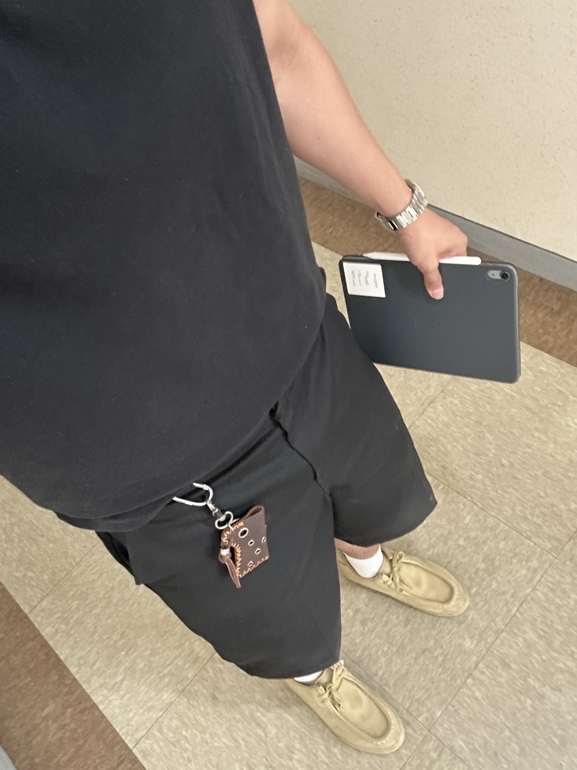 Vans Carver Low Sand Beige, Play Comme des Garcons Small Black Heart T-Shirt Black 착용 스타일 - 1