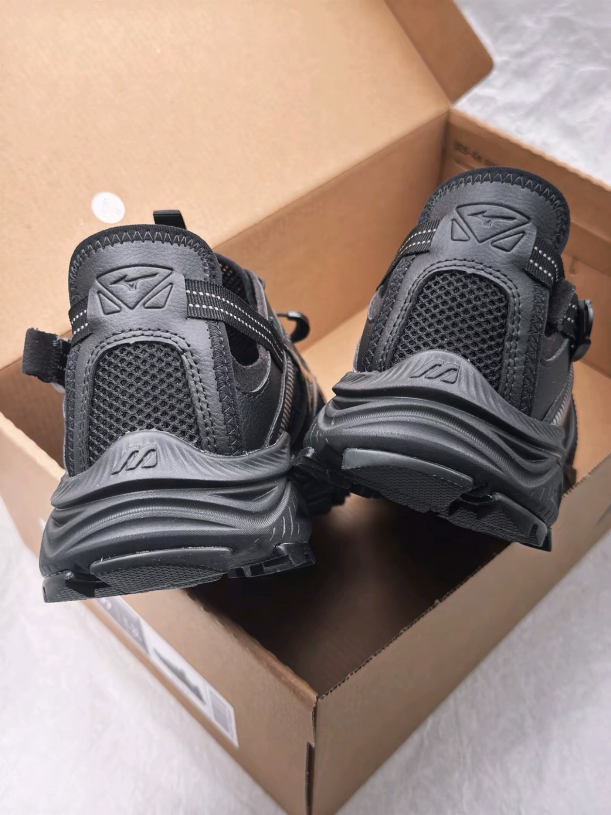 Mizuno Racer Trail SE Black 착용 스타일