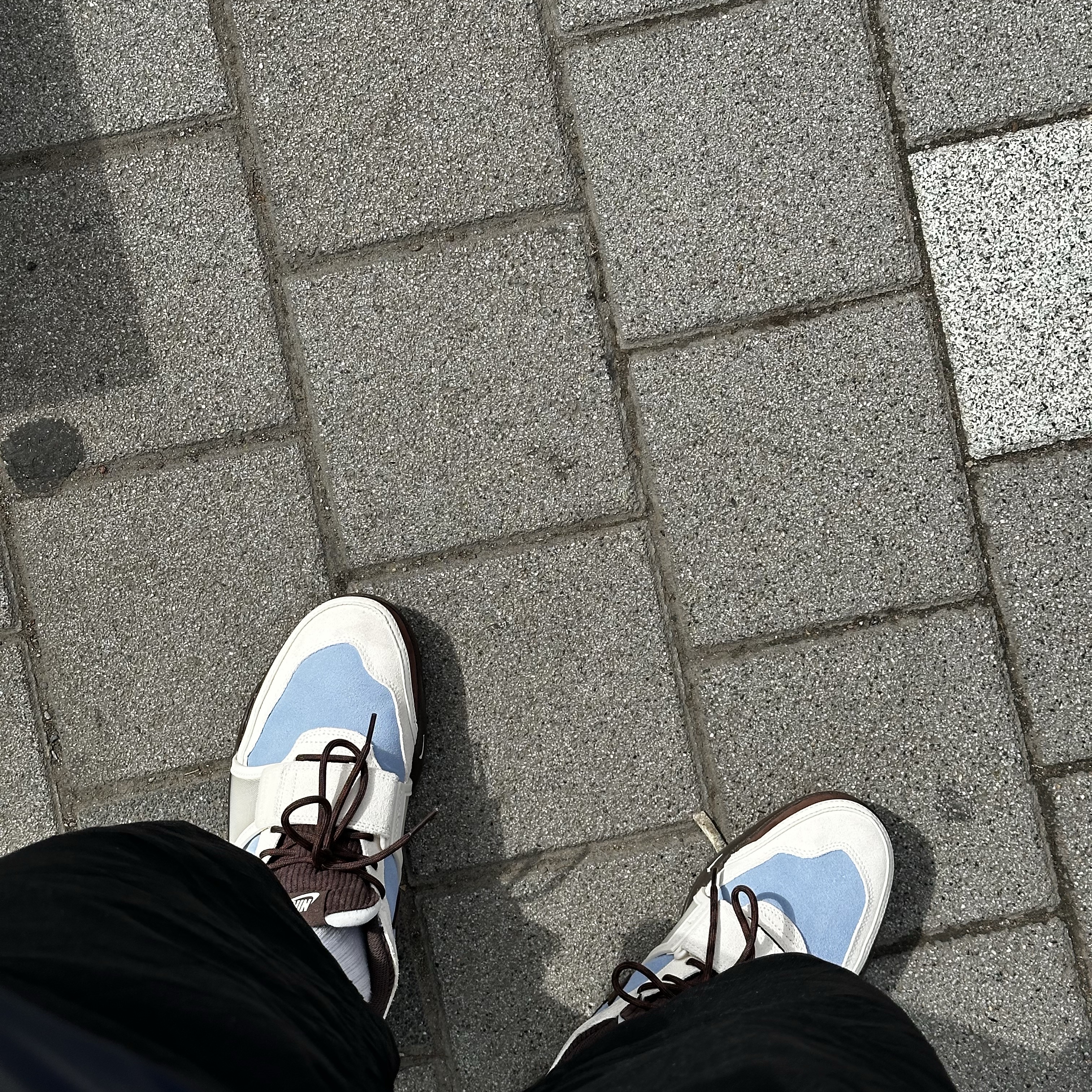 Nike x Travis Scott Zoom Field Jaxx Pale Ivory and Leche Blue 착용 스타일