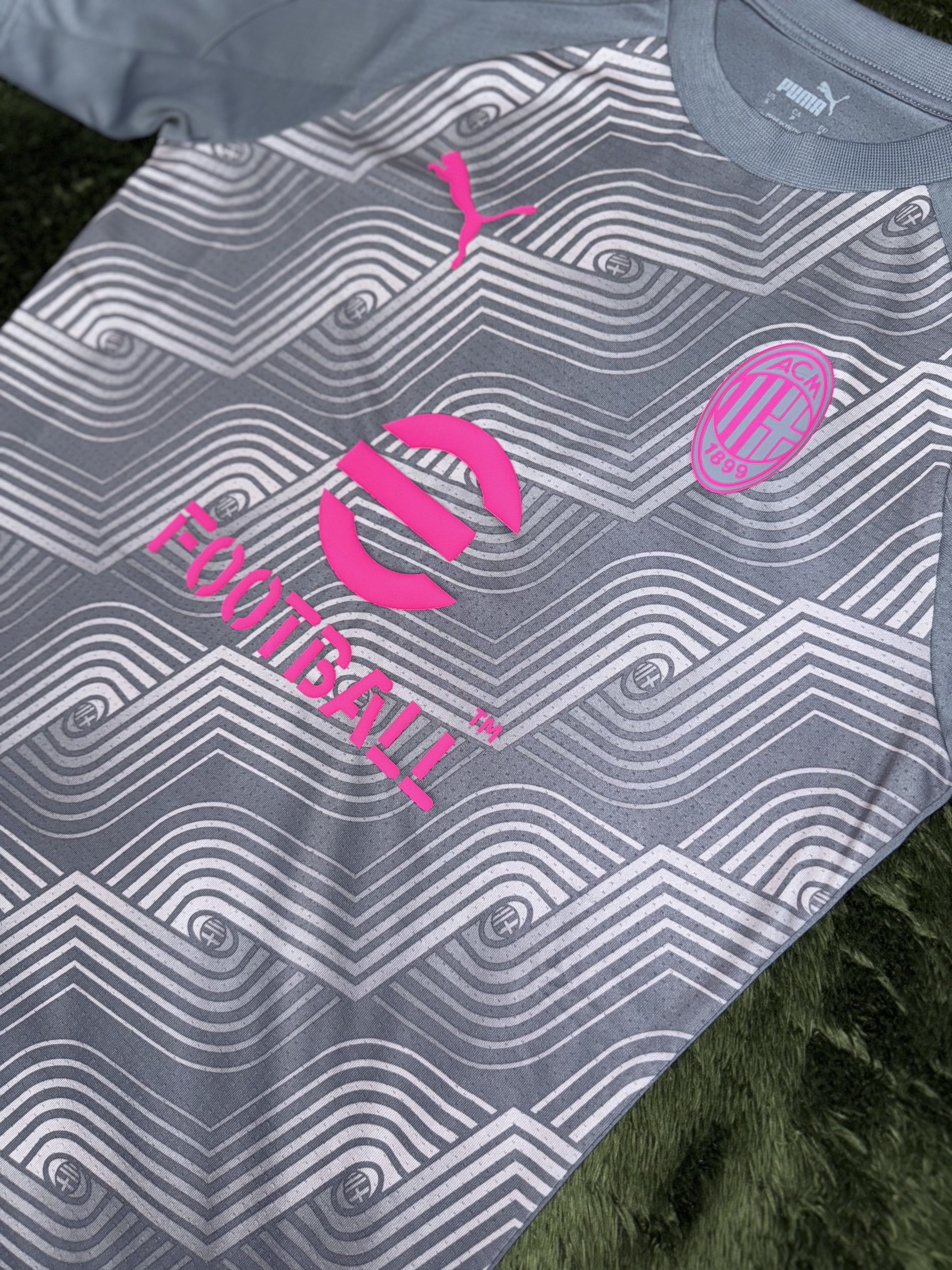 Puma AC Milan 2023/24 Prematch Football Jersey Gray Tile Ravish (Non Marking Ver.) 착용 스타일 - 3