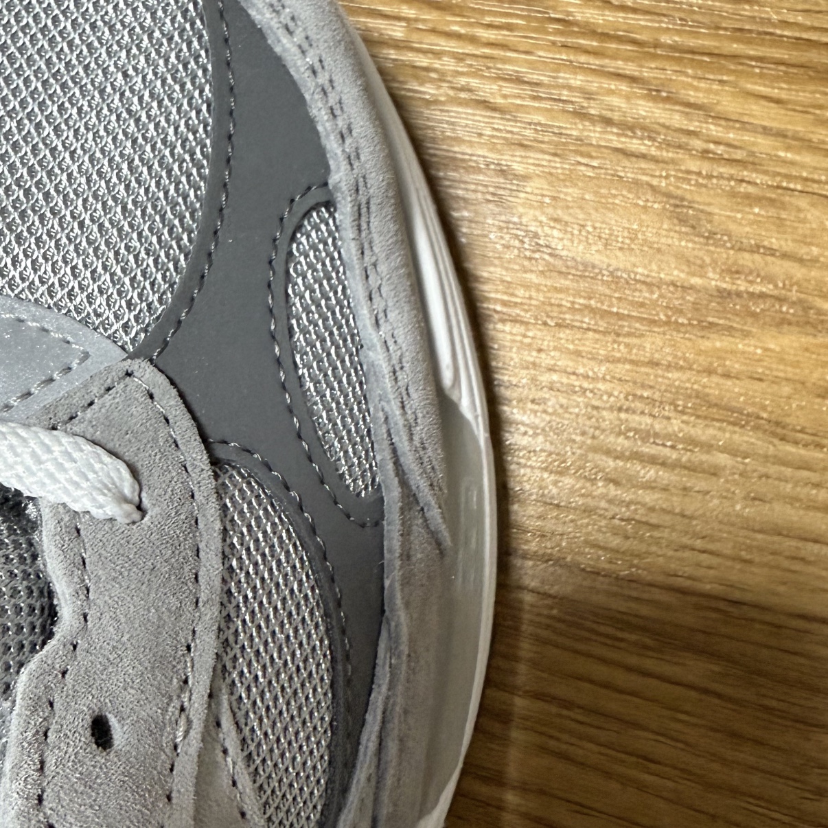 New Balance 992 Made in USA Core Grey Silver Metallic 착용 스타일