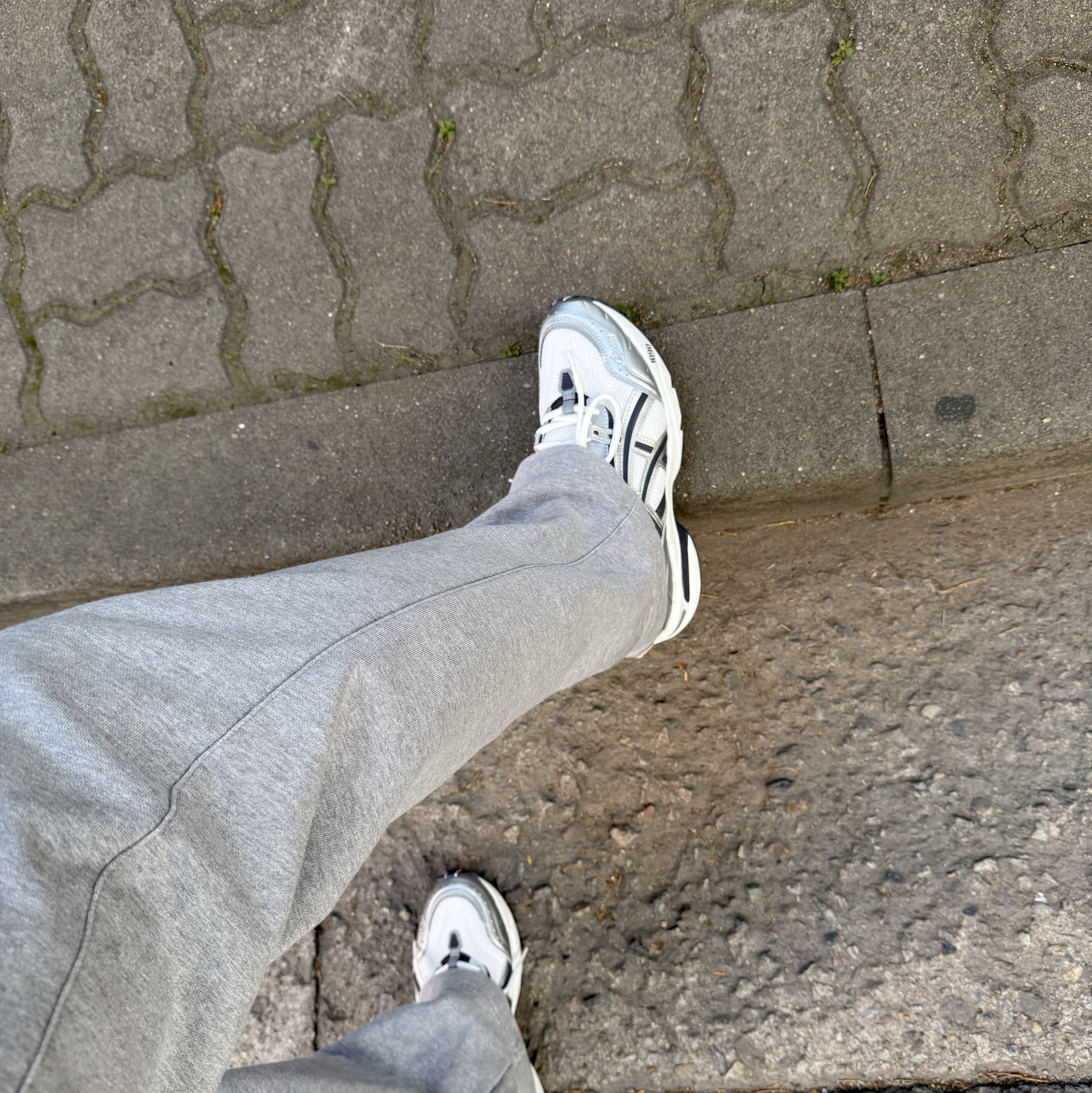 Asics Gel-1090 White Silver 착용 스타일