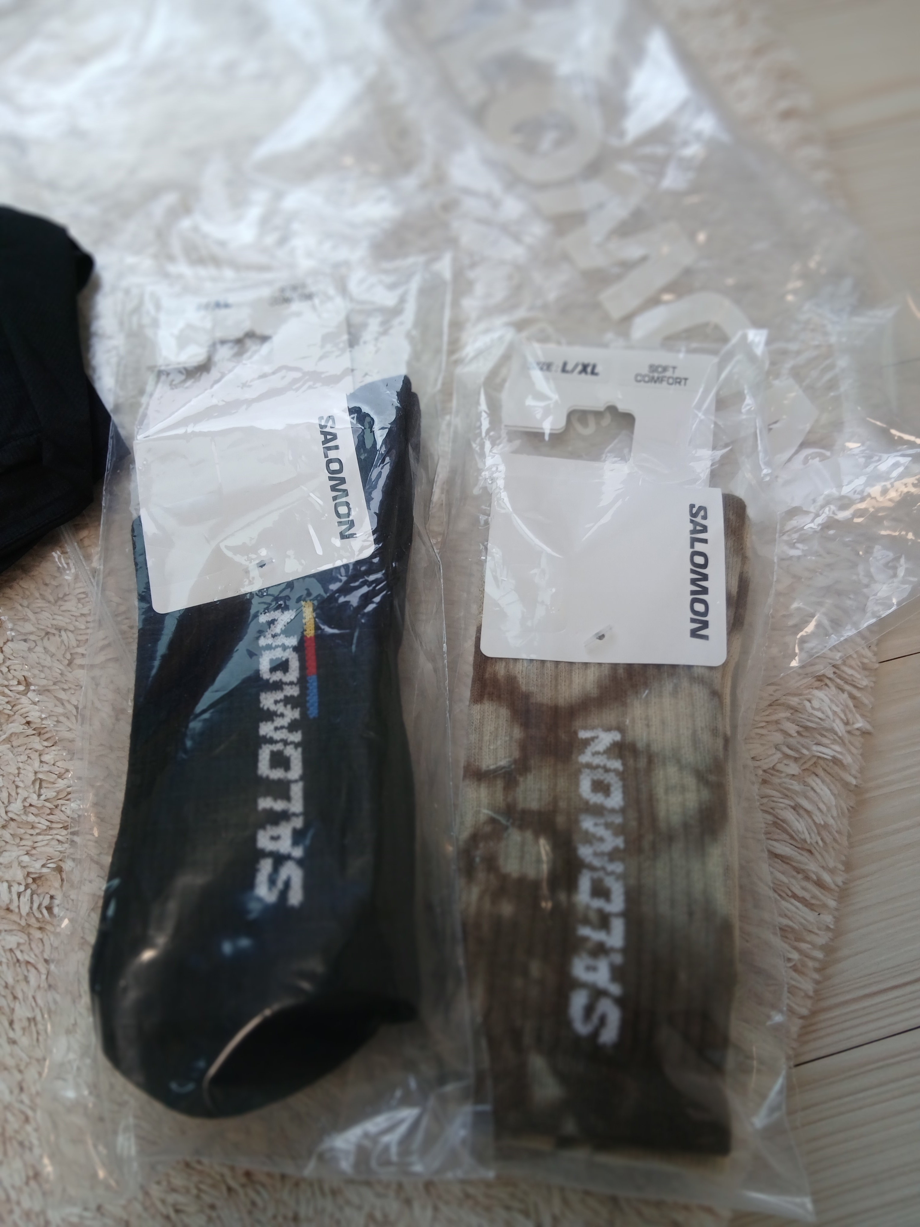 Salomon Everyday Crew Socks White (3 Pack), Salomon Everyday Low Socks Black (3 Pack) 착용 스타일 - 4