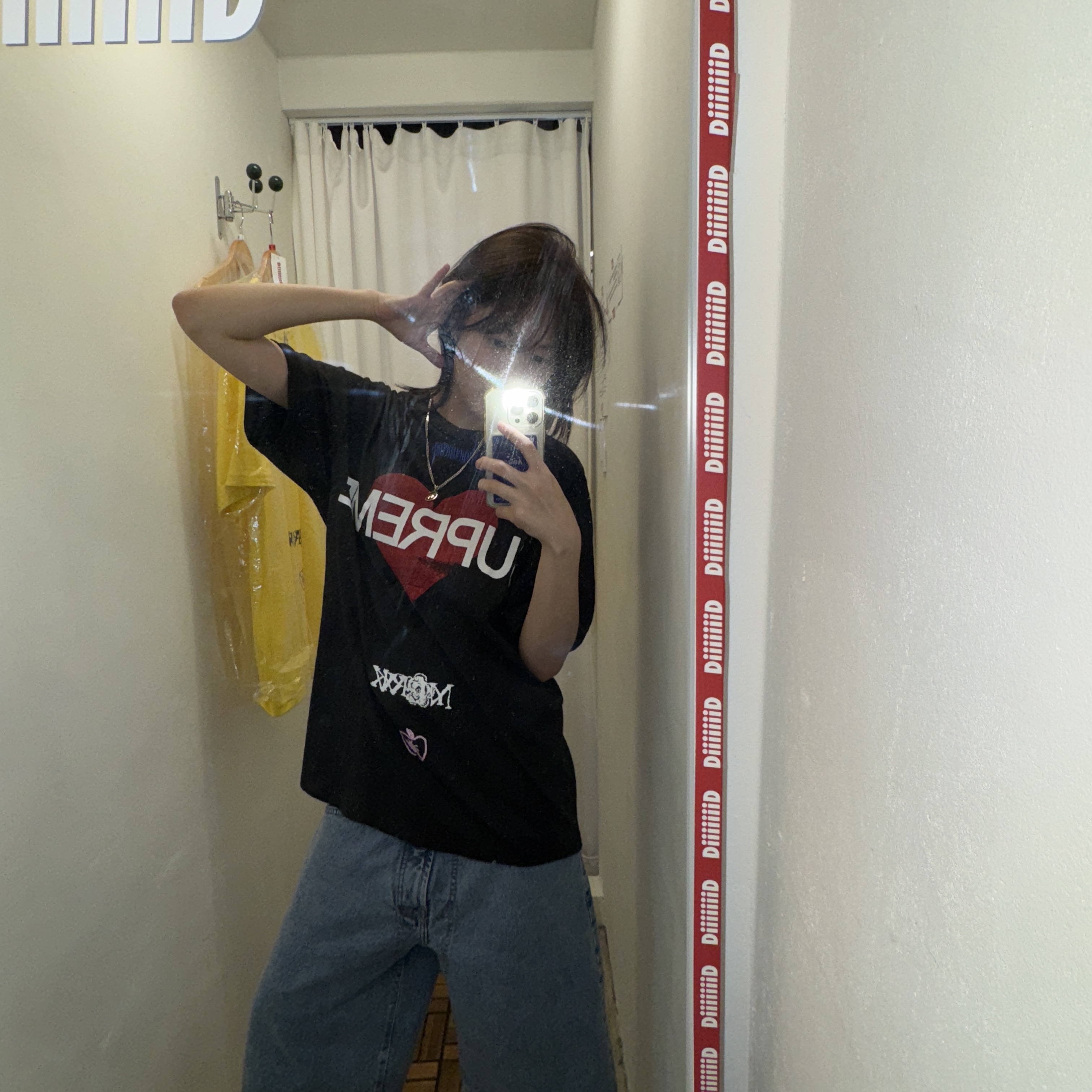 Supreme Announcing T-Shirt Yellow - 25SS, Supreme Announcing T-Shirt White - 25SS 착용 스타일 - 7
