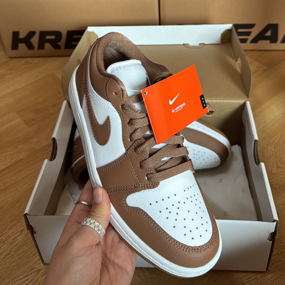 (W) Jordan 1 Low Archaeo Brown White 착용 스타일