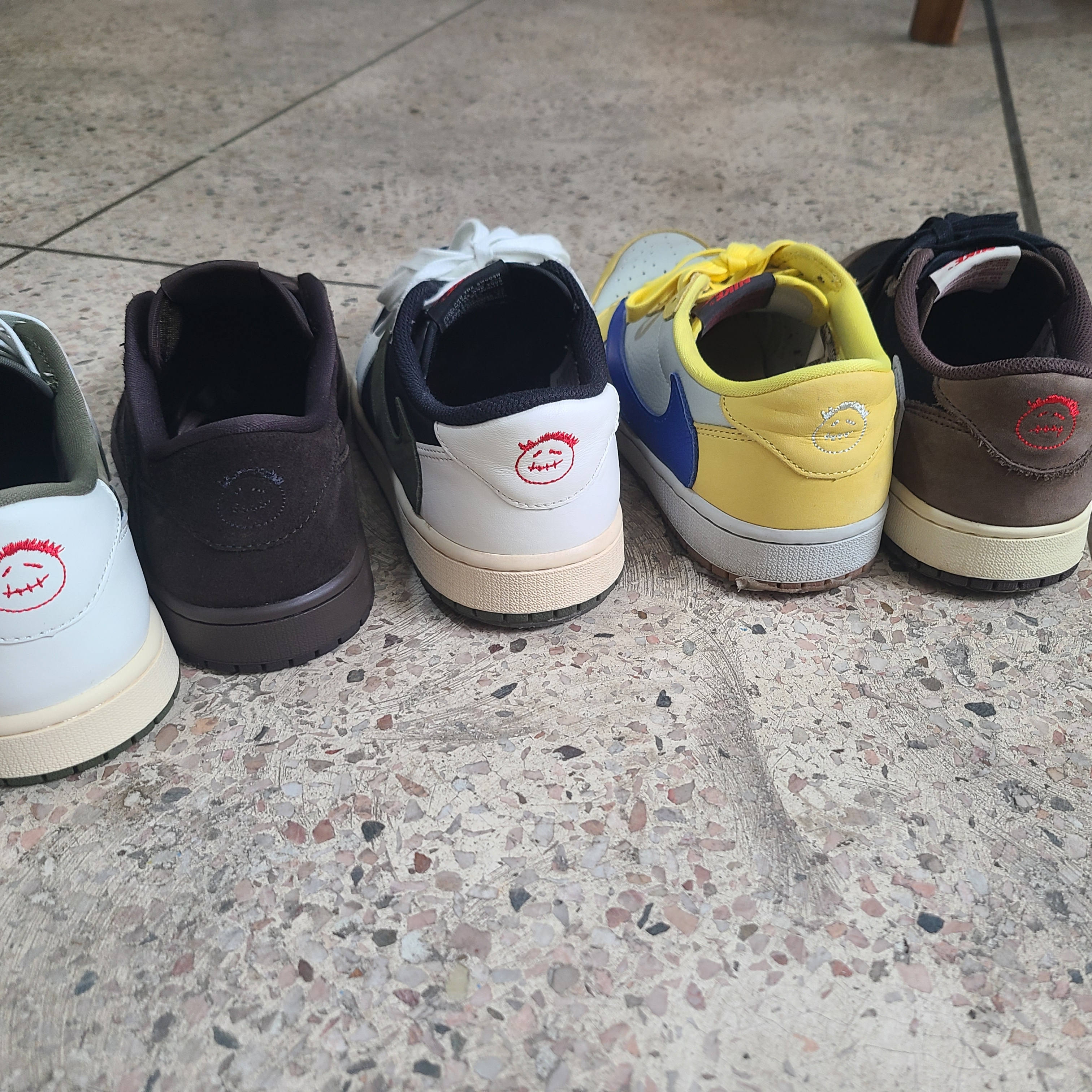 (W) Jordan 1 x Travis Scott Retro Low OG SP Canary, Jordan 1 x Travis Scott Retro Low OG SP Reverse Olive 착용 스타일