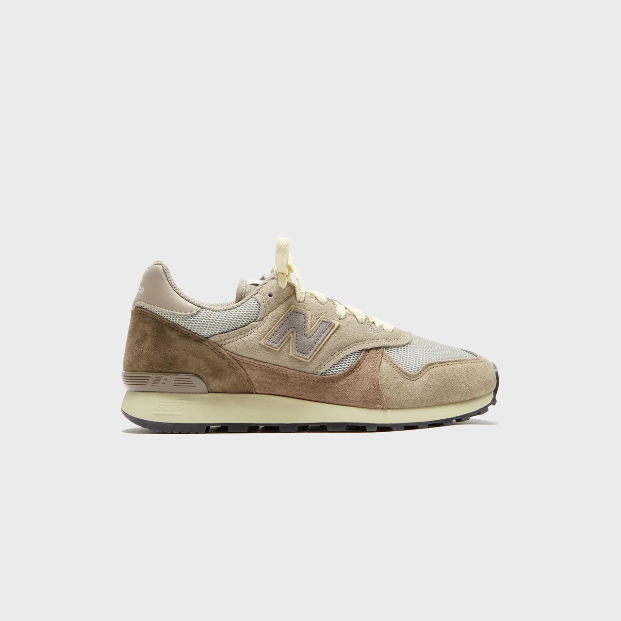 New Balance x Auralee 475 London Fog Taupe Gray 착용 스타일 - 4