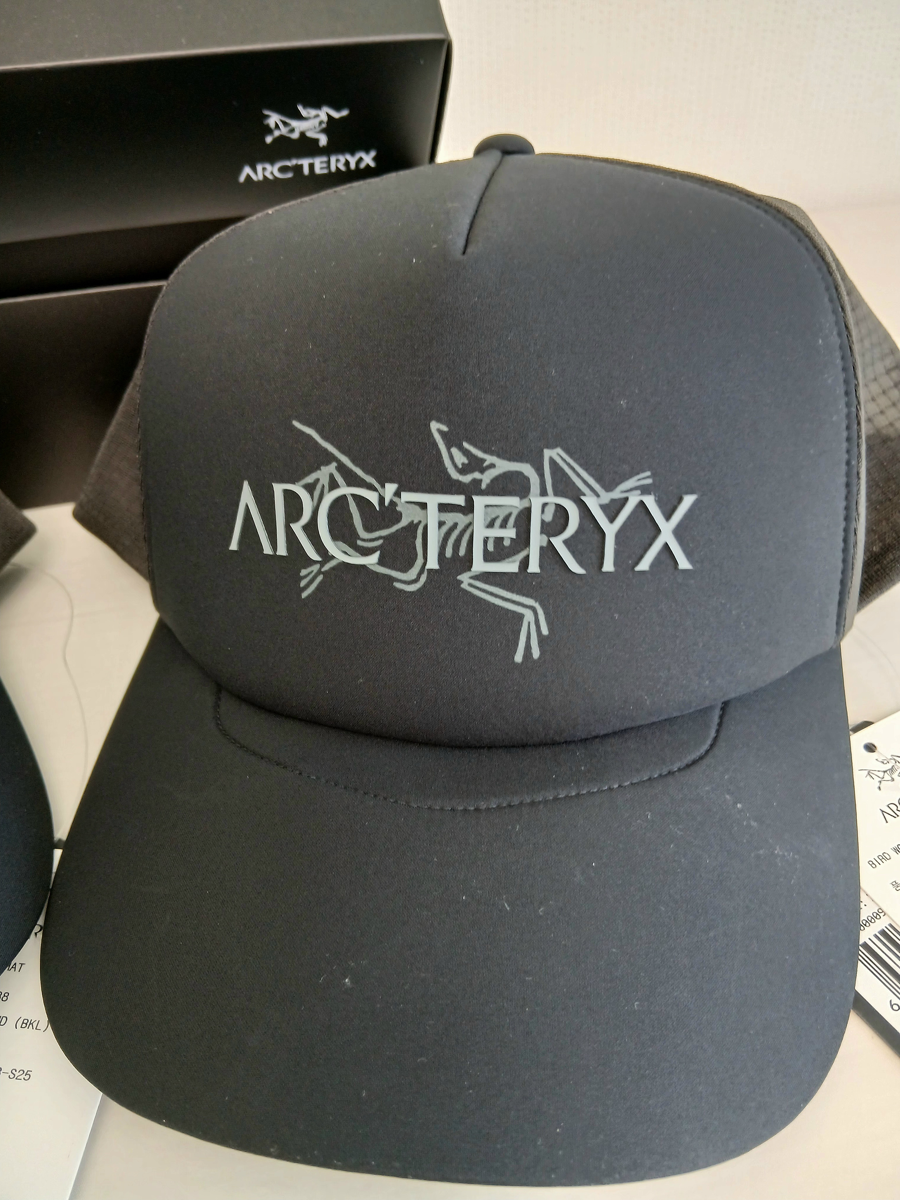 Arc'teryx Norvan Shorts 5 Inch Black, Arc'teryx Kragg SL Cotton Blurred Bird SS T-Shirt Black Dynasty 착용 스타일 - 3