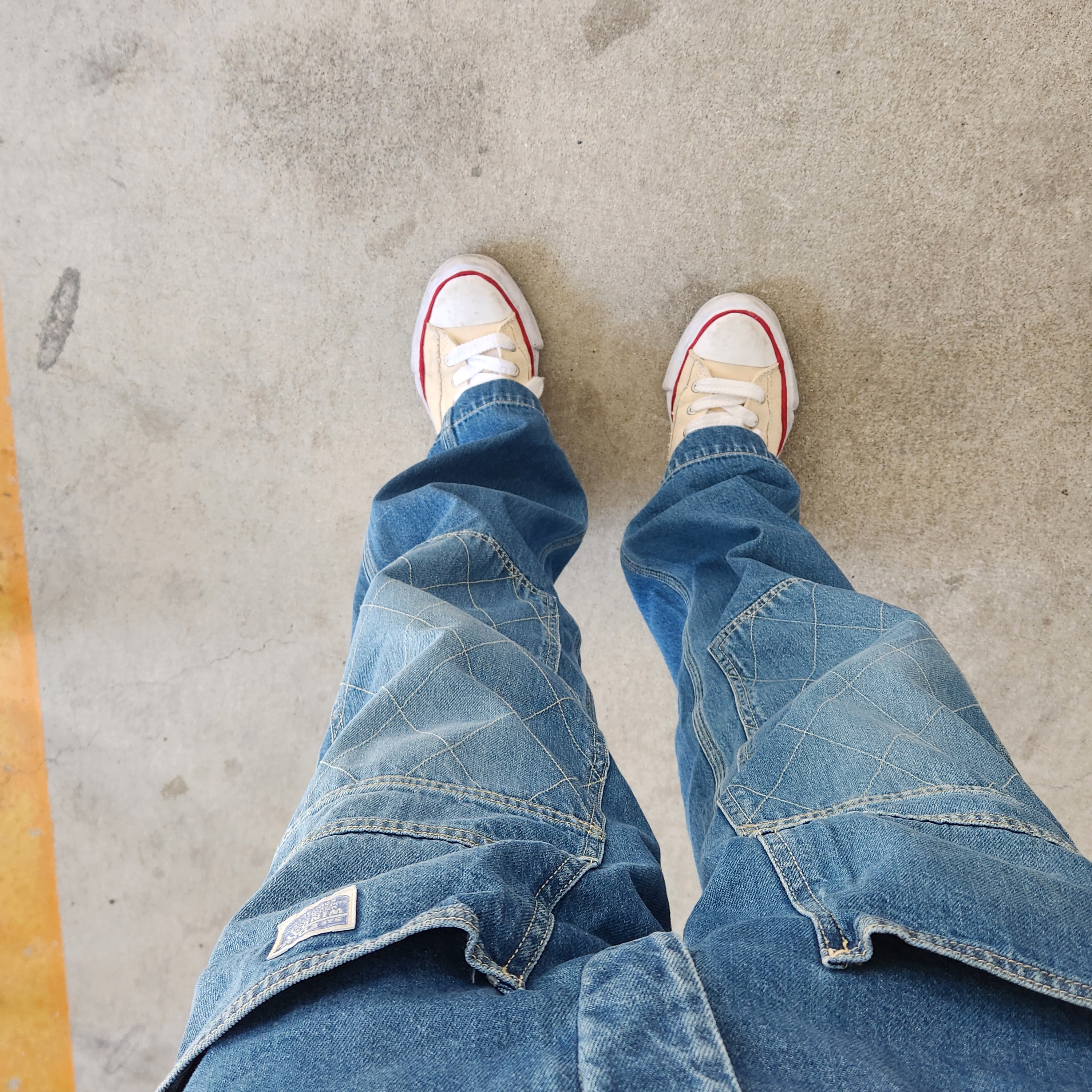 Kapital 11.5 oz. Denim Lumber Pants Indigo (Processing), Maison Mihara Yasuhiro Peterson OG Sole Canvas Low-top Sneakers Natural 착용 스타일 - 2