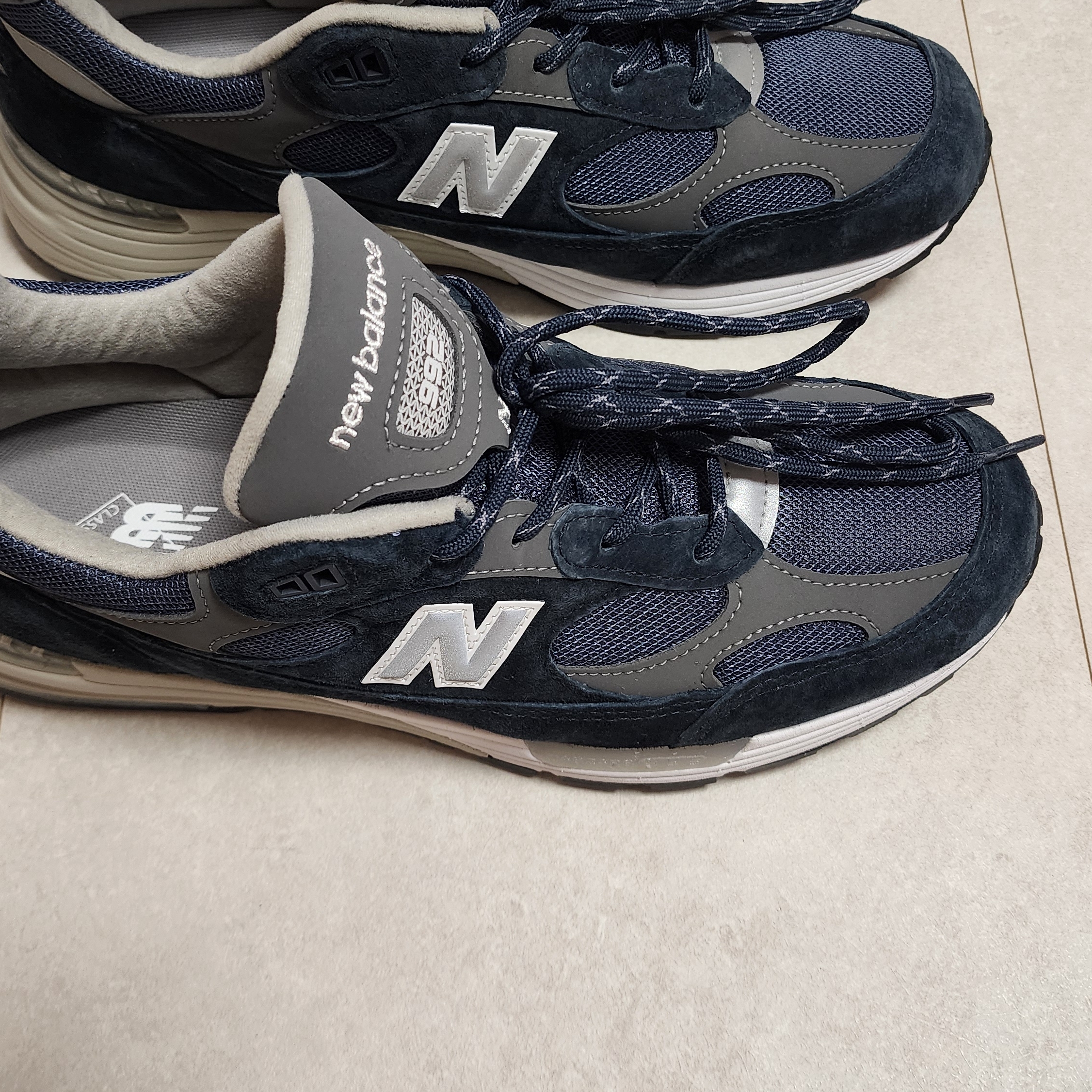 New Balance 992 Made in USA Core Navy 착용 스타일 - 3