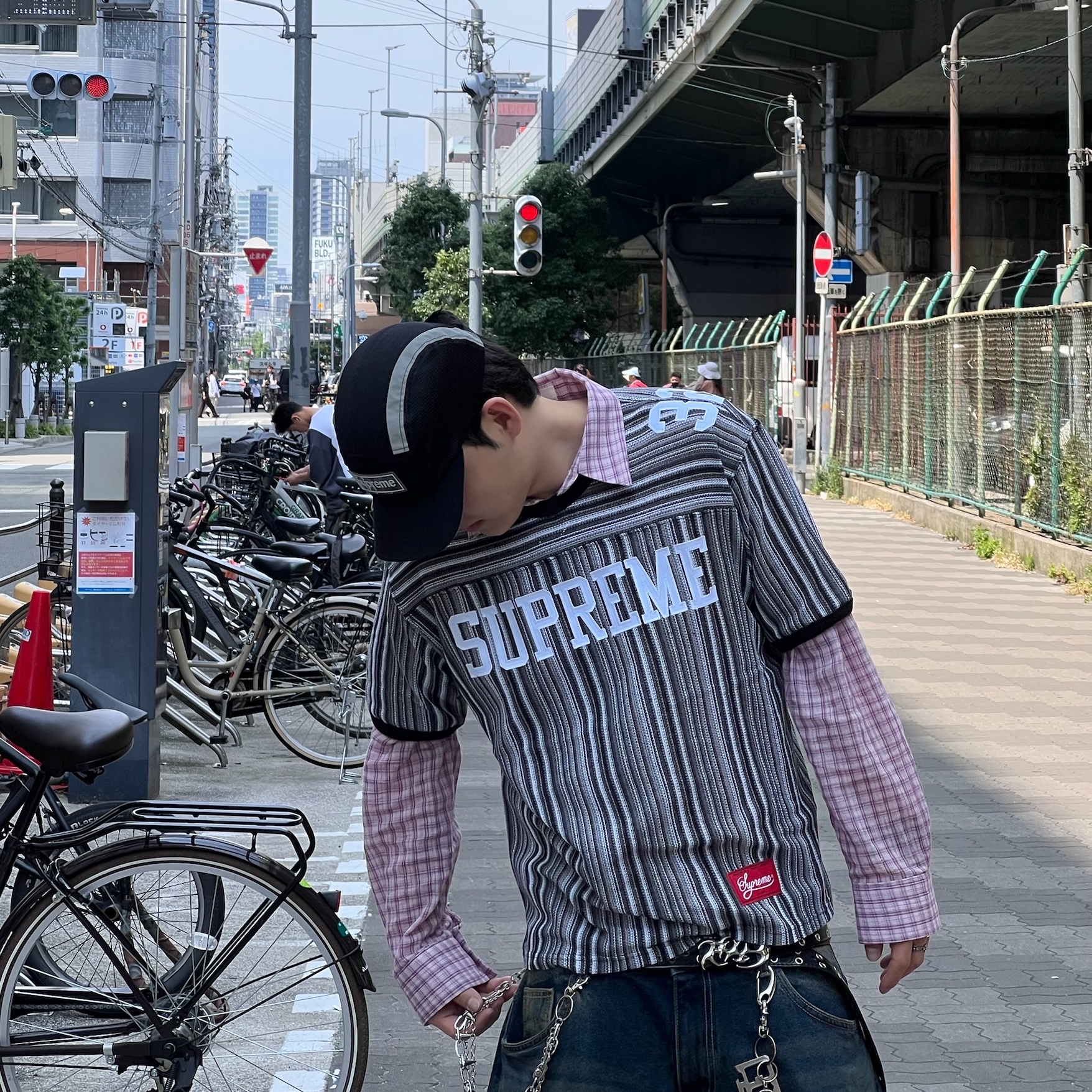 Supreme Side Mesh Camp Cap Black - 25SS, Supreme Open Knit Football Top Black - 25SS 착용 스타일 - 3