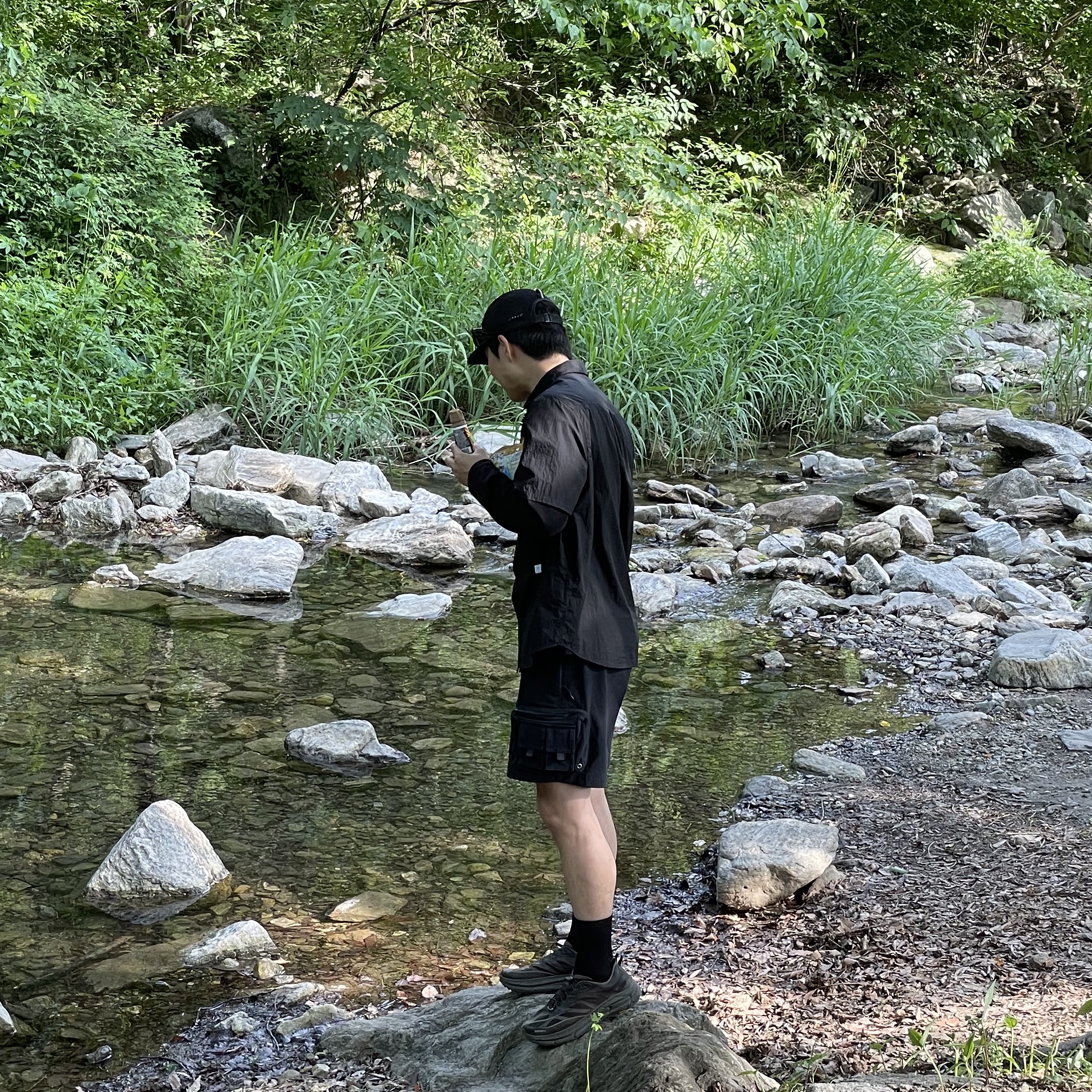 Hoka x Satisfy Mafate Speed 4 Lite Coffee, Nike ACG Cargo Shorts Black - US/EU 착용 스타일