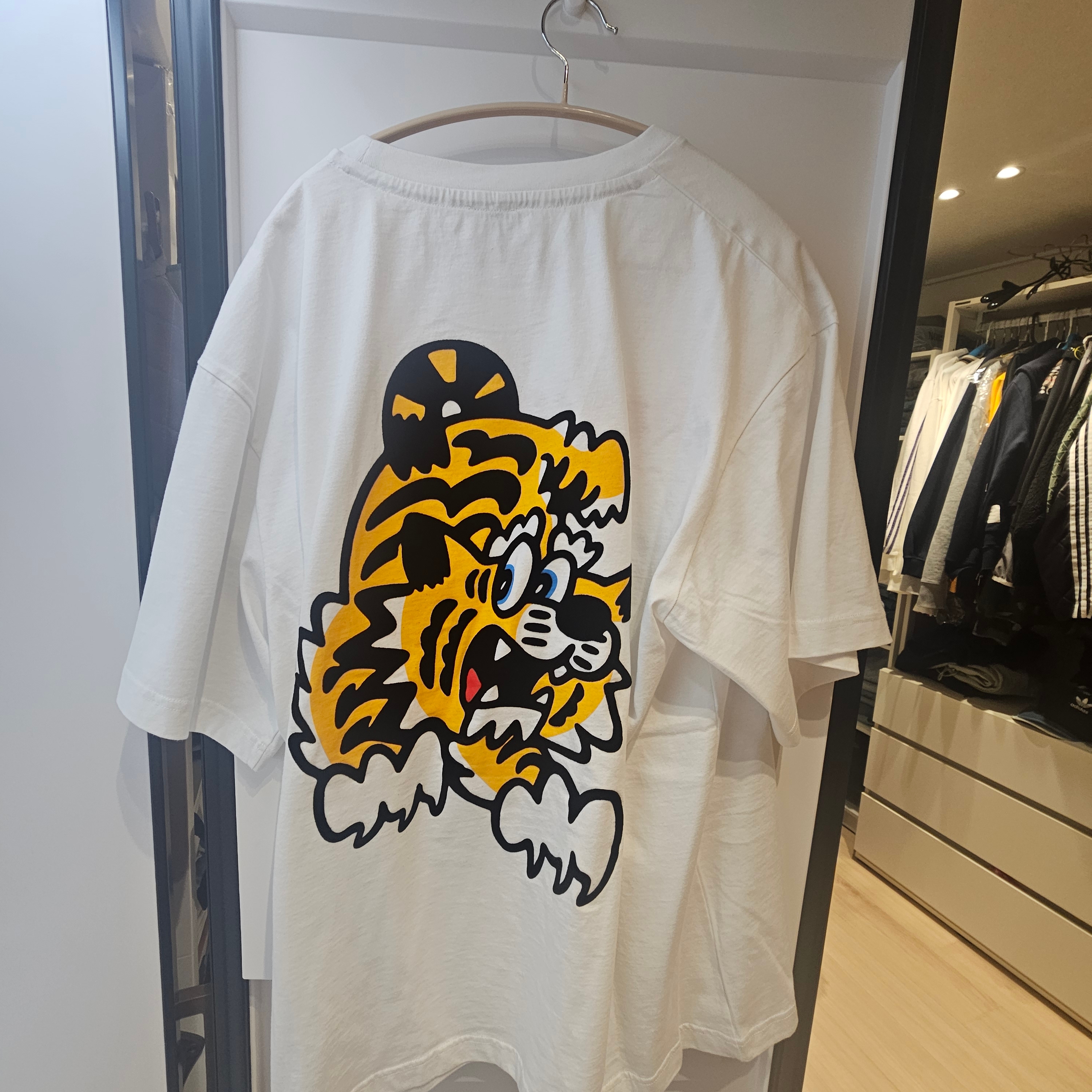 Kenzo x Verdy Oversize Tshirt Off White - 25SS 착용 스타일 - 2