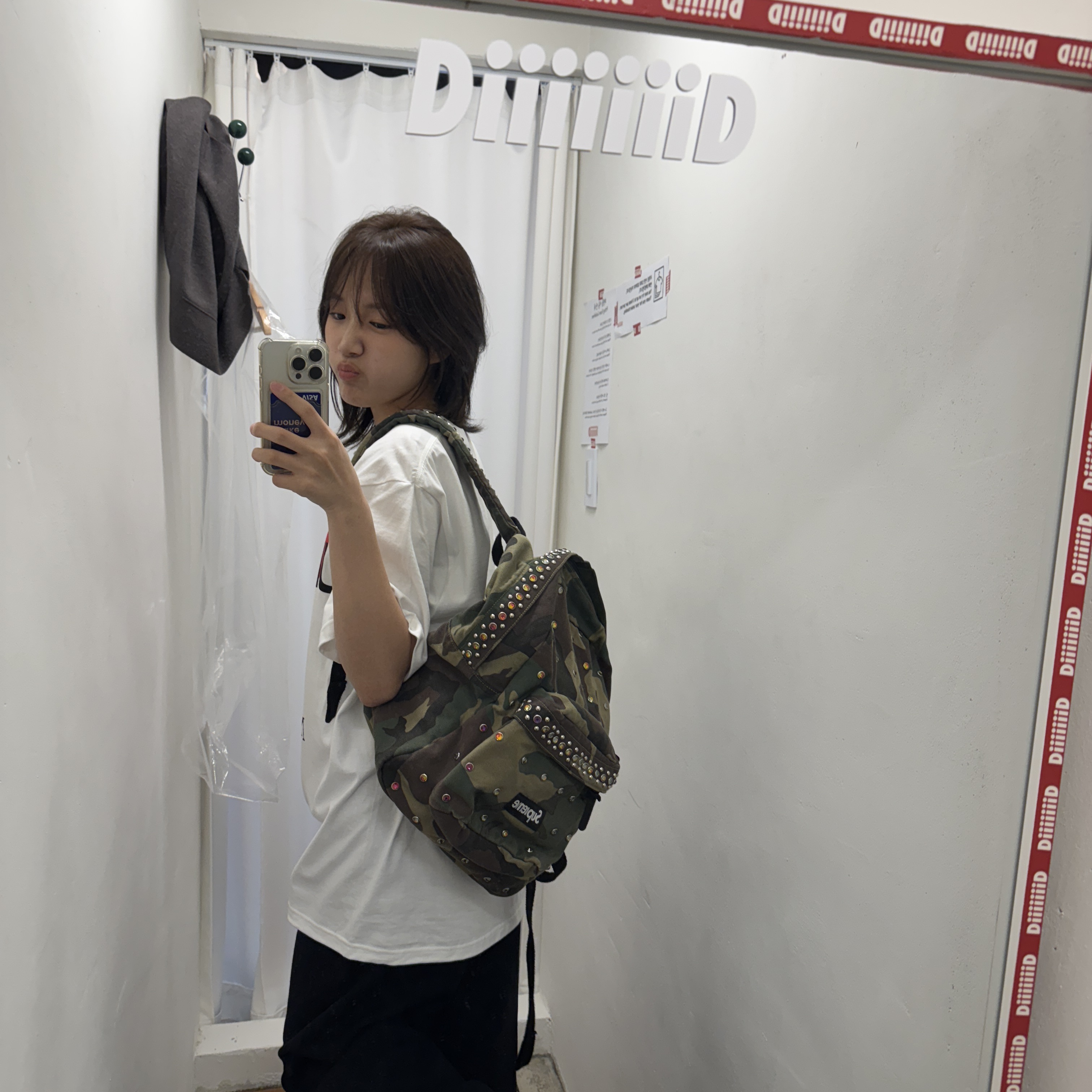 Supreme Announcing T-Shirt Yellow - 25SS, Supreme Announcing T-Shirt White - 25SS 착용 스타일 - 5