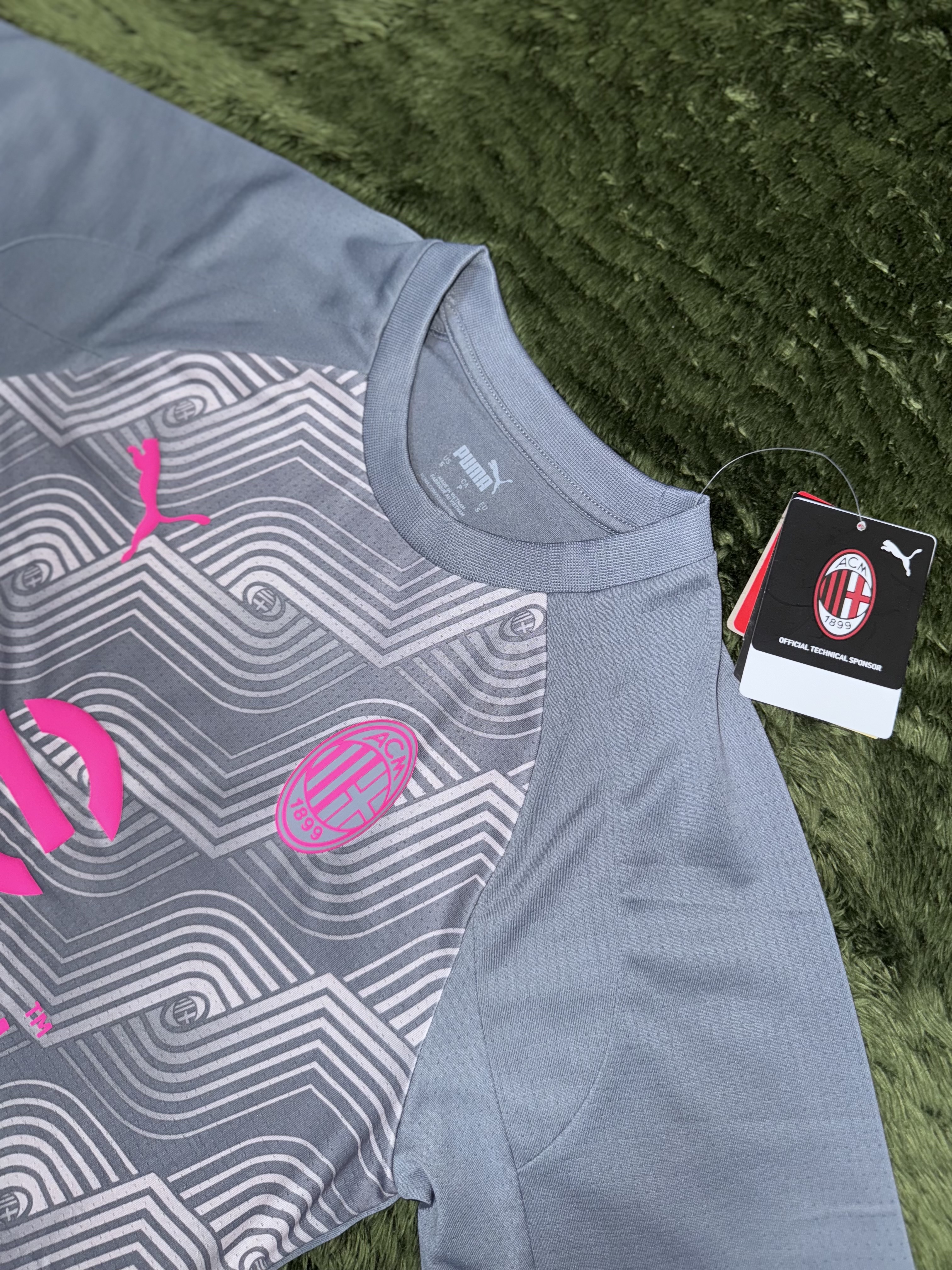 Puma AC Milan 2023/24 Prematch Football Jersey Gray Tile Ravish (Non Marking Ver.) 착용 스타일 - 2