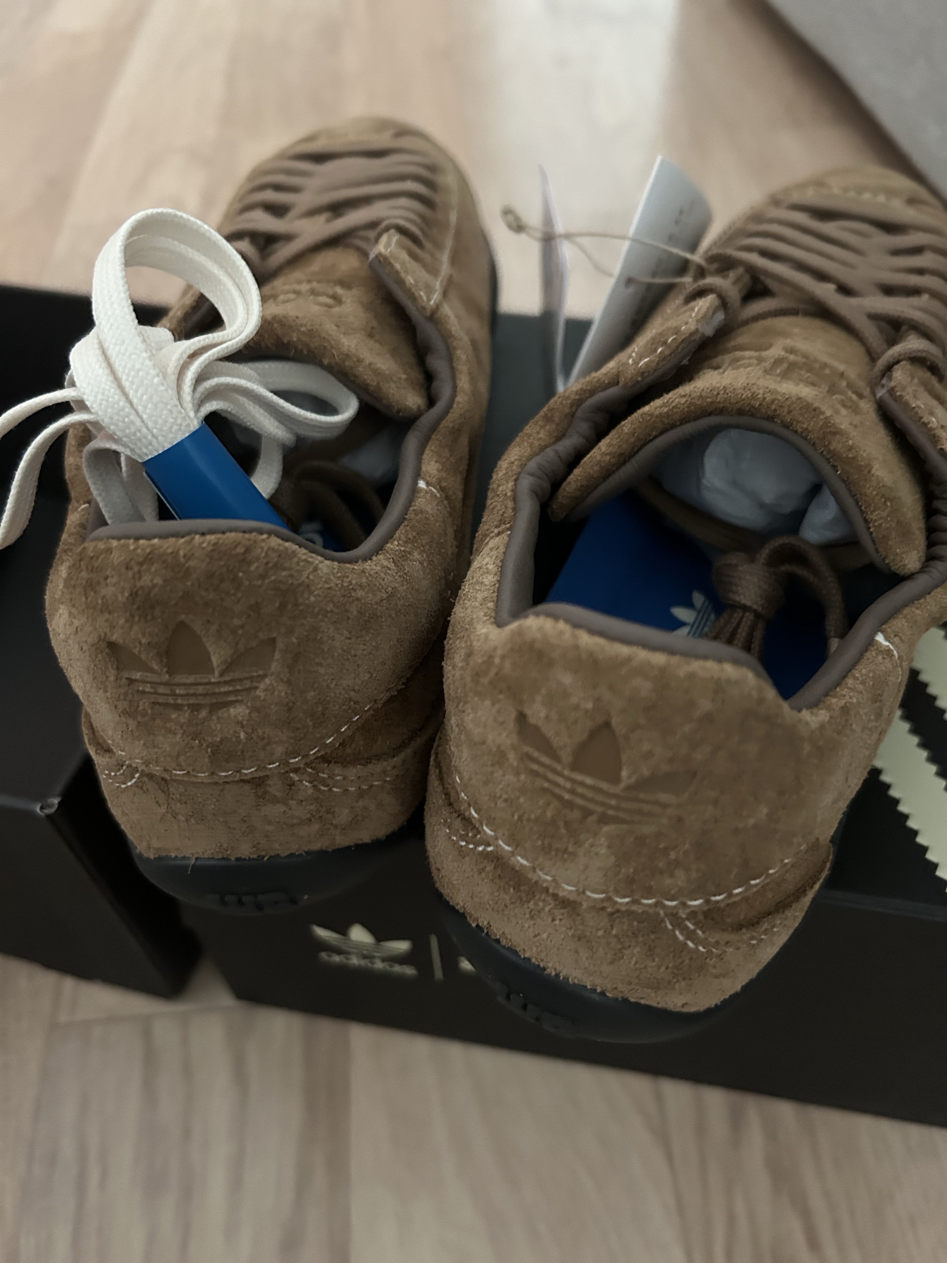 Adidas x Wales Bonner Karintha Suede Supplier Color Earth Strata Wonder 착용 스타일
