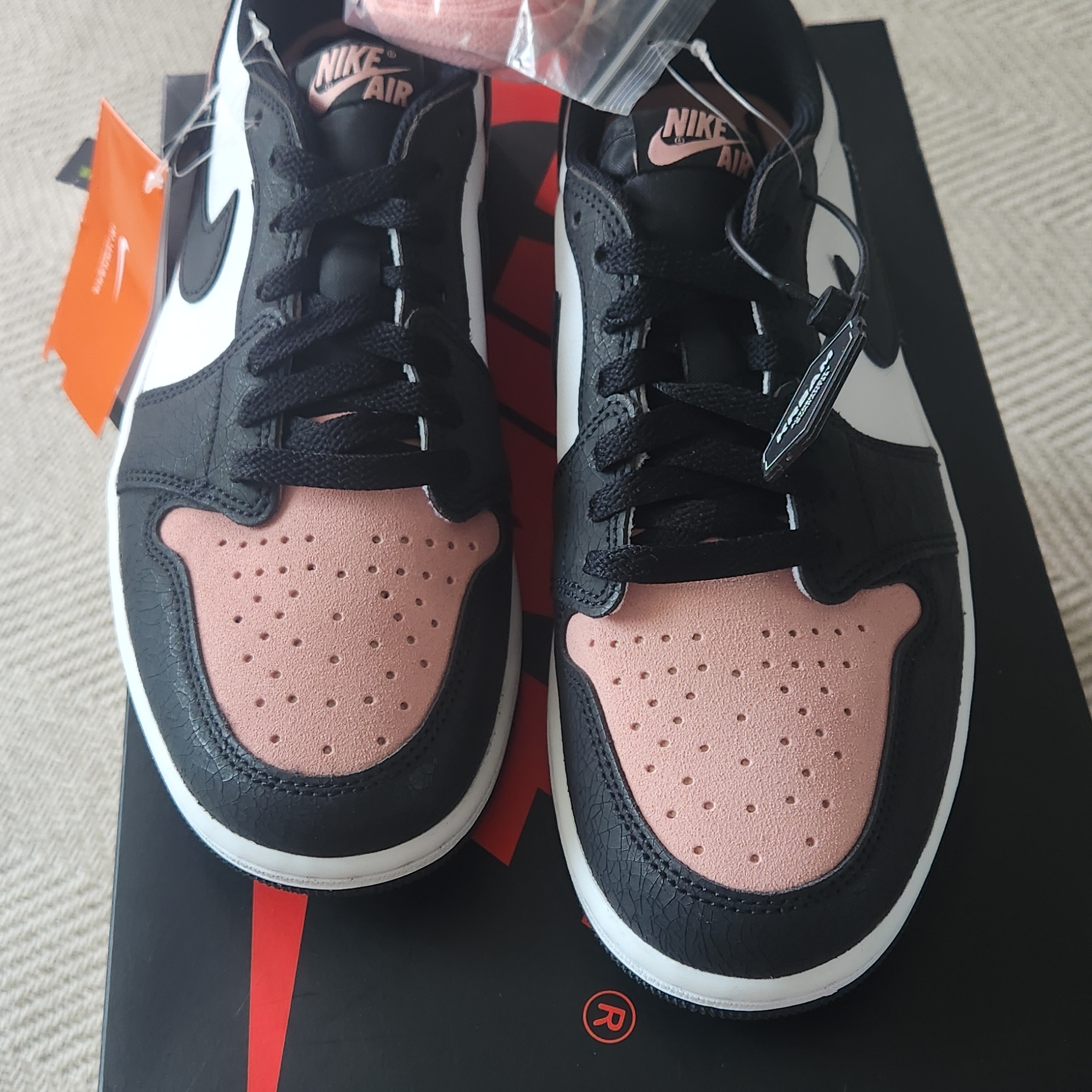 Jordan 1 Retro Low OG Bleached Coral 착용 스타일 - 3