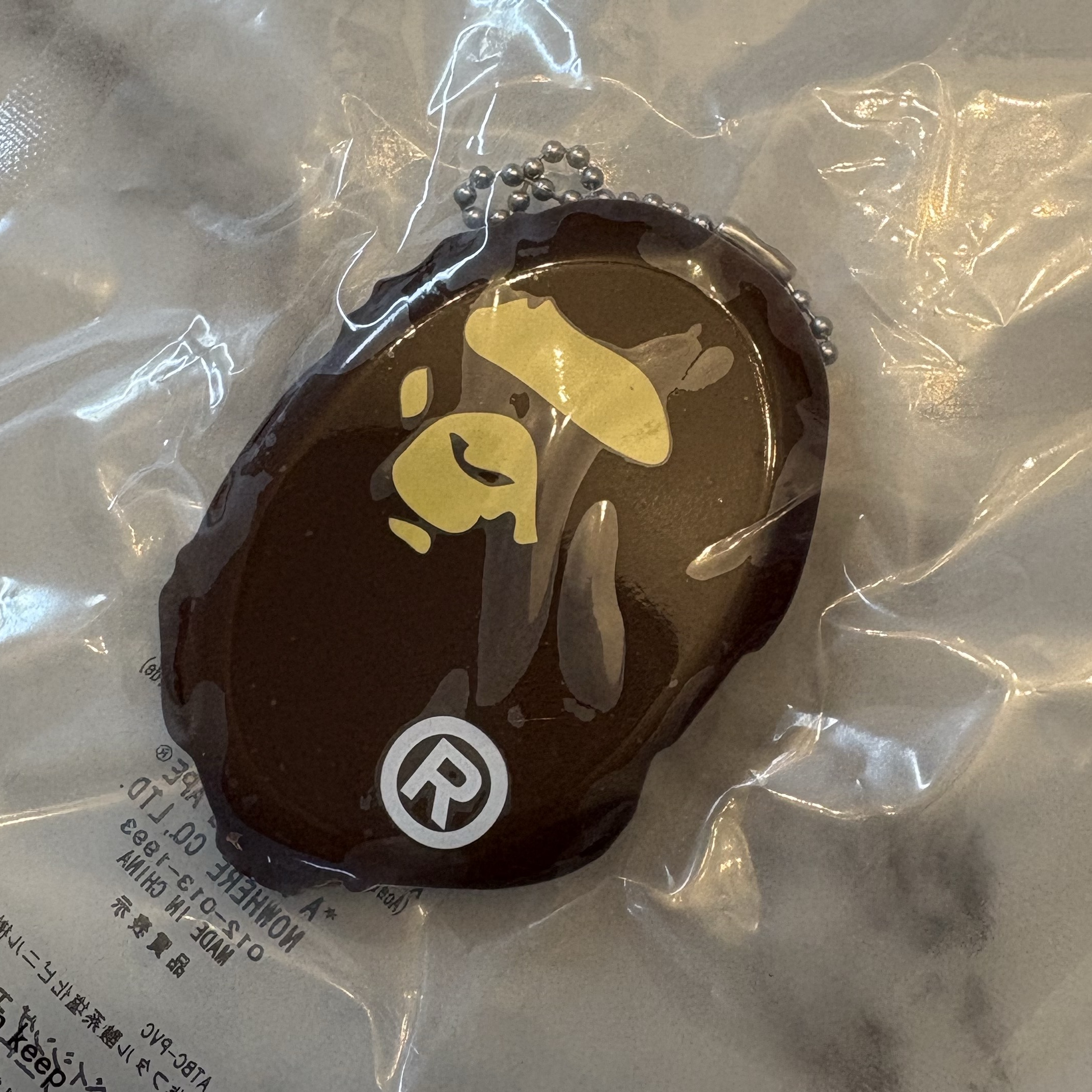 BAPE Ape Head Coin Case M Brown 착용 스타일 - 1