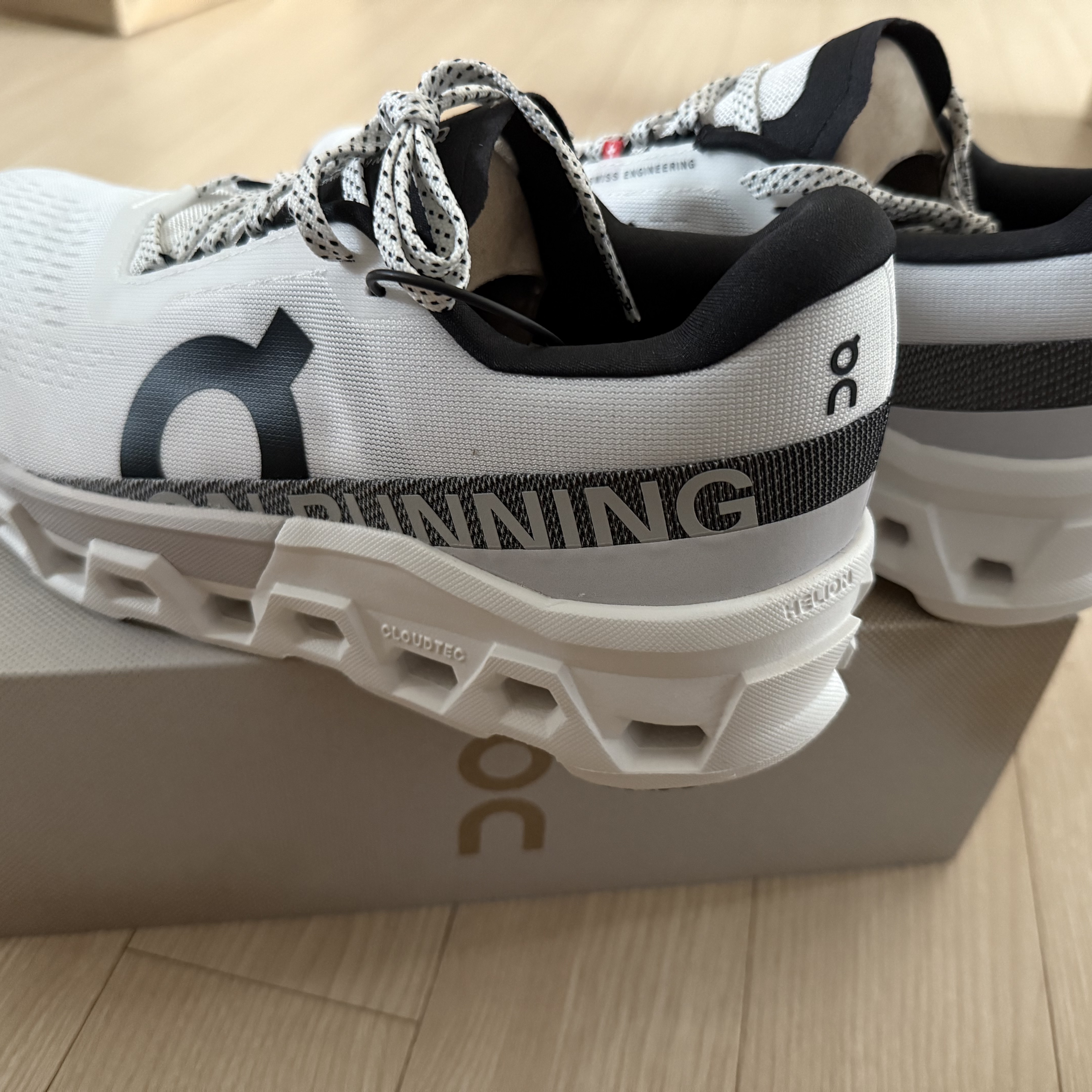 On Running Cloudmonster 2 White Frost 착용 스타일