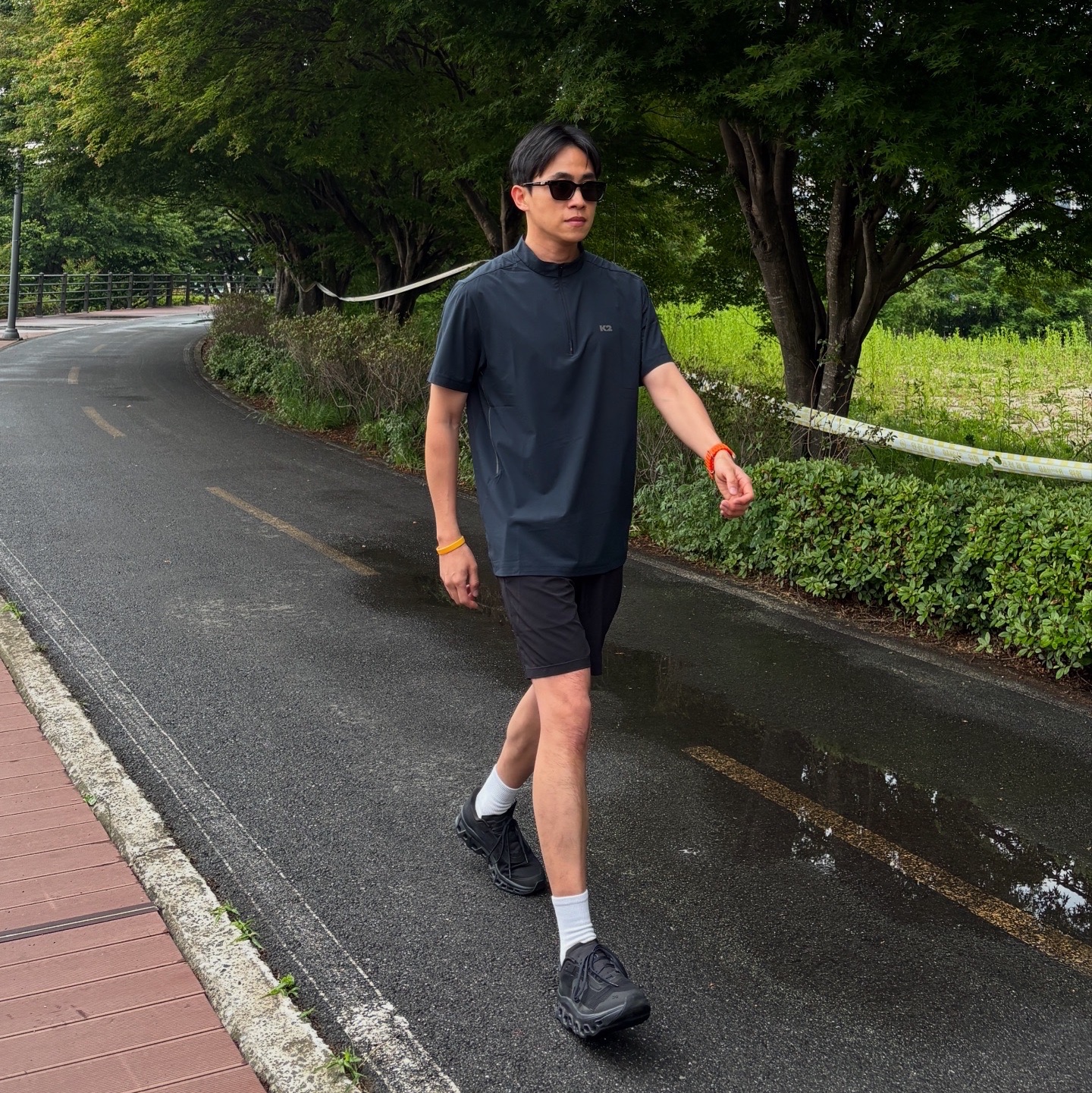 Lululemon Pace Breaker Linerless Shorts 7 Inch Black, On Running Cloudmonster Void Black 착용 스타일 - 3