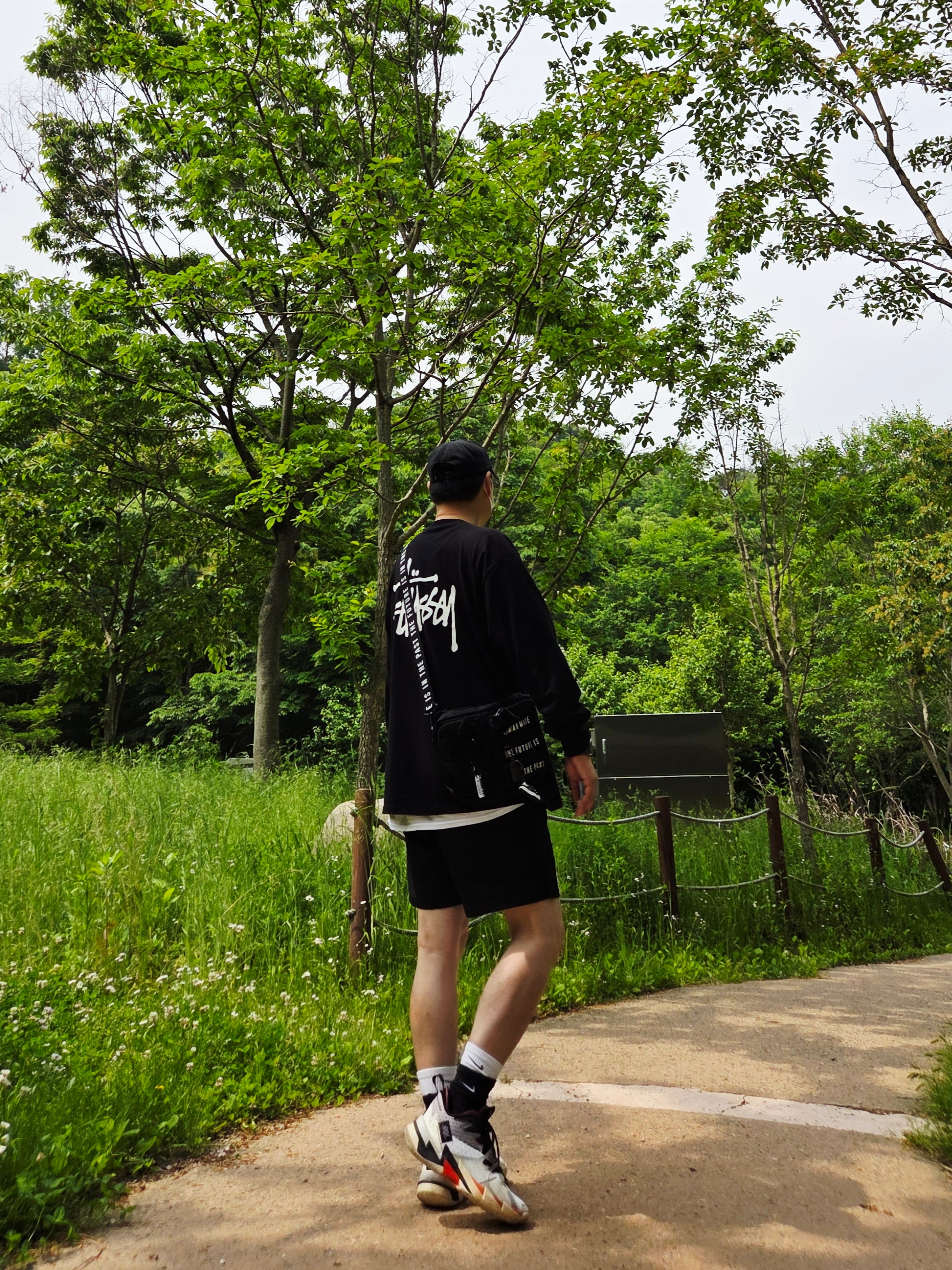 Stussy Basic Stock Low Pro Cap Black, Human Made Military Pouch Large Black 착용 스타일 - 5