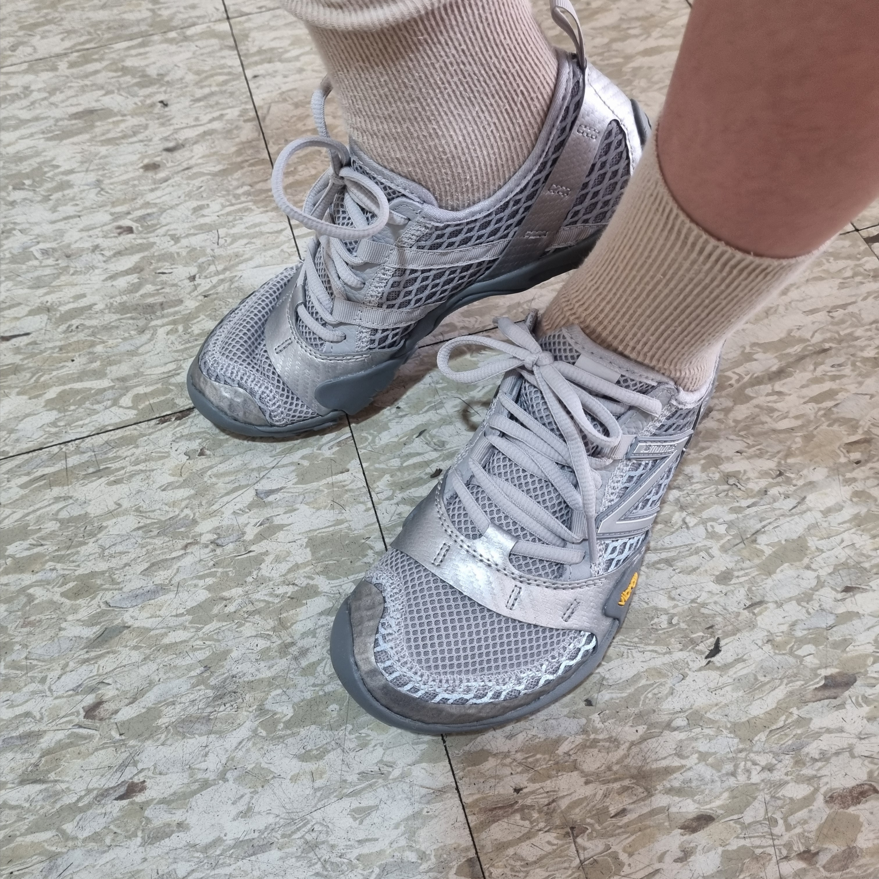 New Balance Minimus MT10O Slate Grey Silver Metallic 착용 스타일