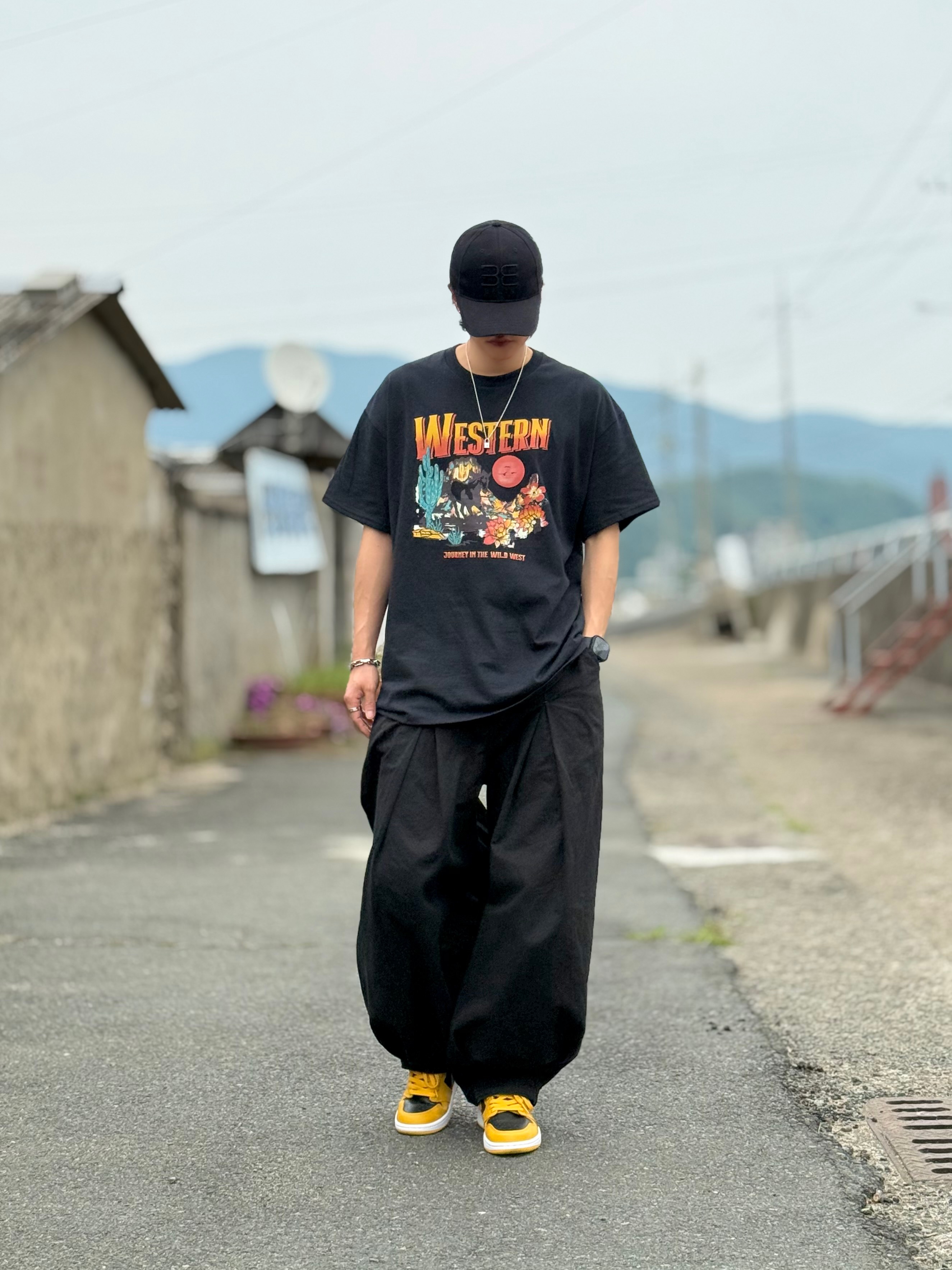Gildan X American Collection Western T-Shirt Black, Jordan 1 Retro High OG Pollen 착용 스타일 - 7