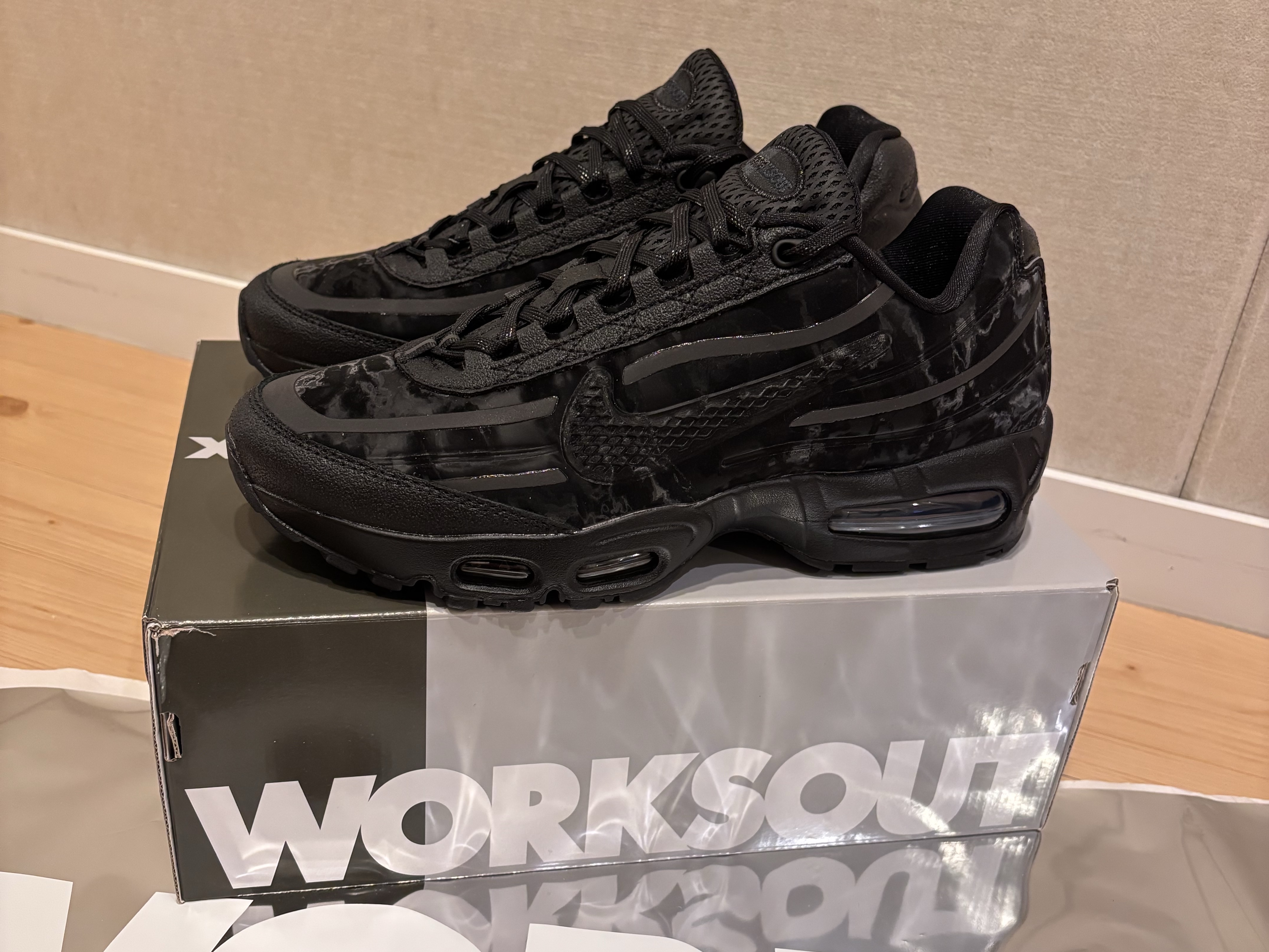Nike x Worksout Air Max 95 Black Anthracite 착용 스타일 - 2