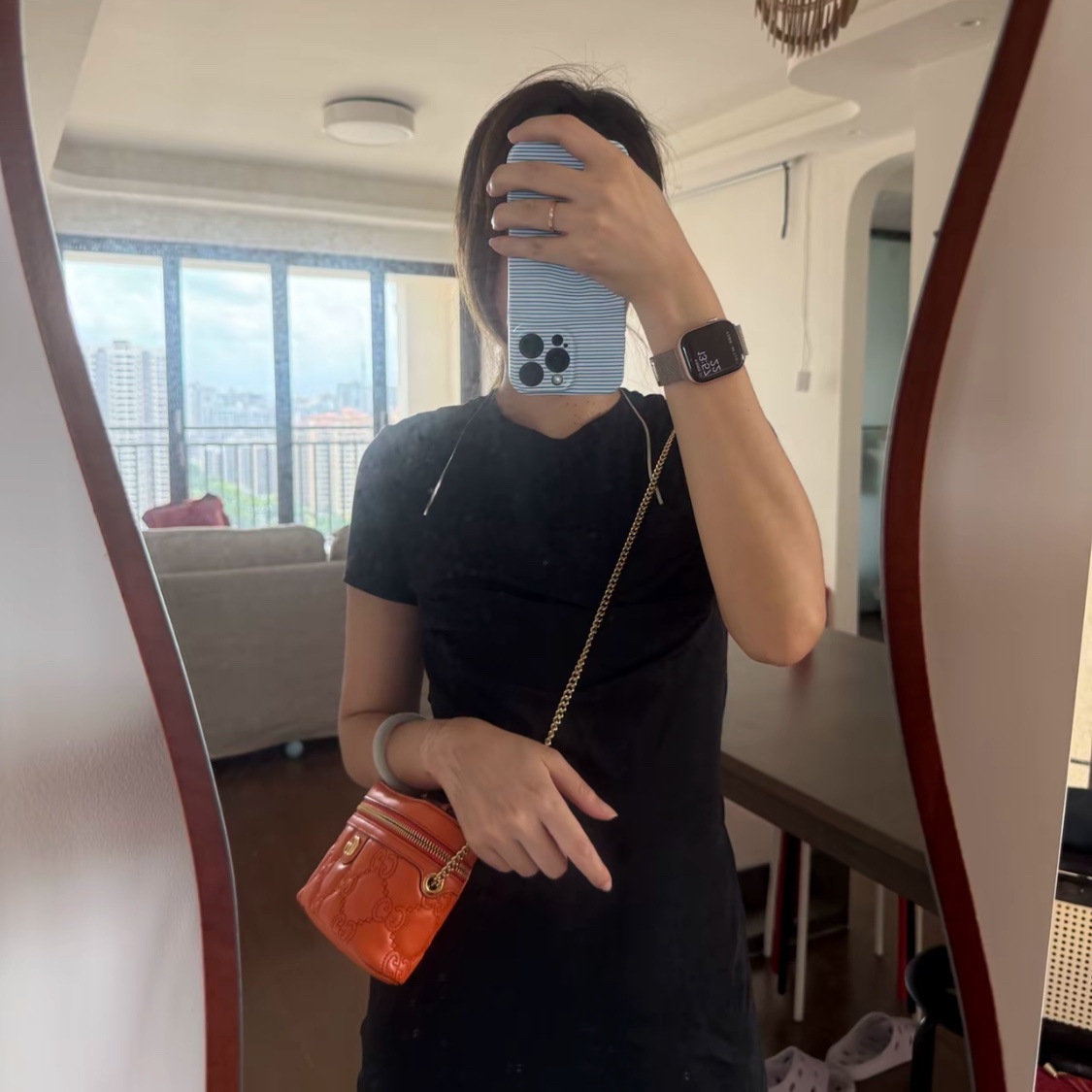 Gucci GG Matelasse Top Handle Mini Bag Orange 착용 스타일