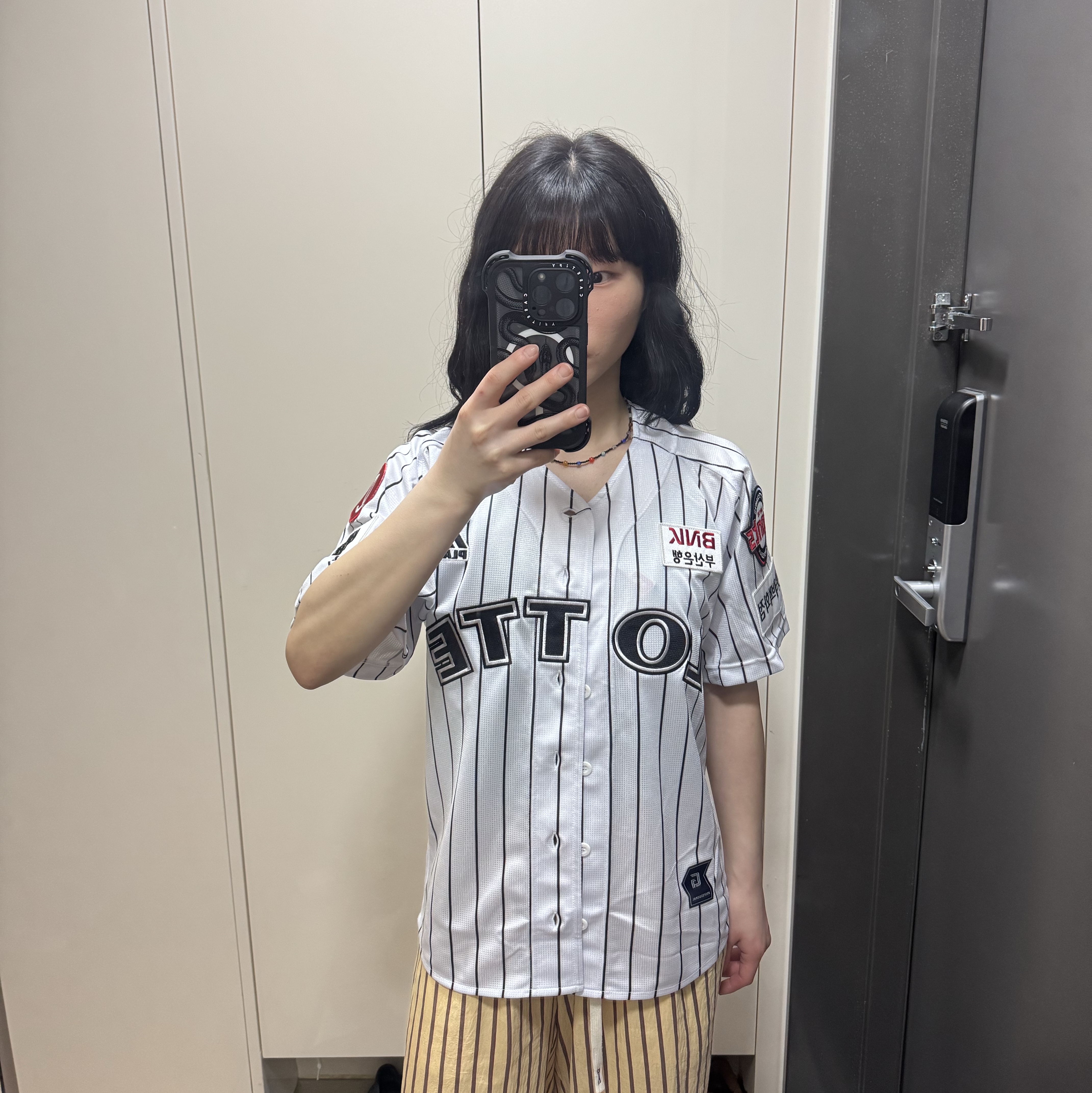 Lotte Giants Old Stripe Professional Uniform Multi (Non Marking Ver.) 착용 스타일 - 3