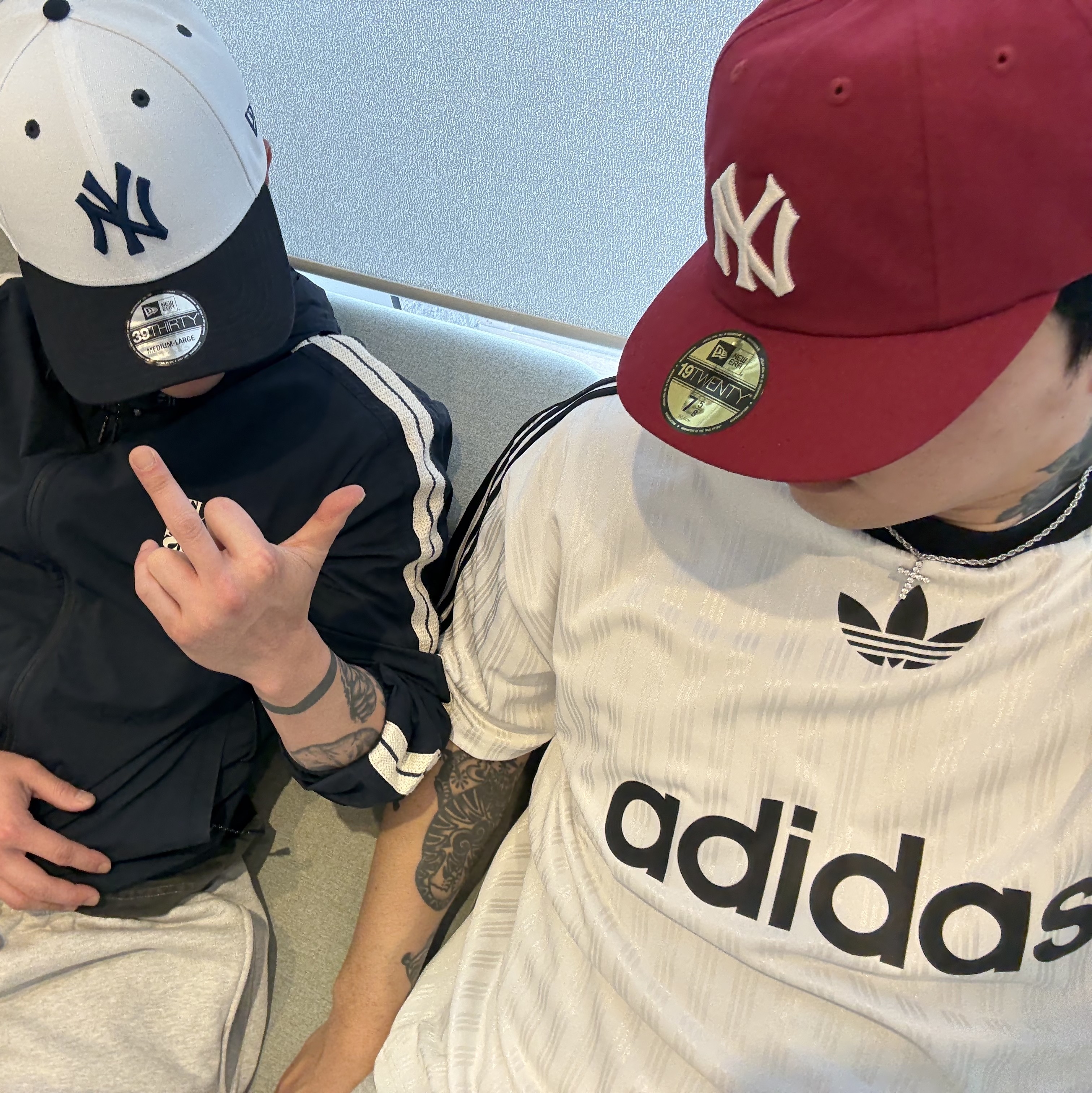 Adidas Adicolor T-Shirt White Black - KR Sizing 착용 스타일 - 3