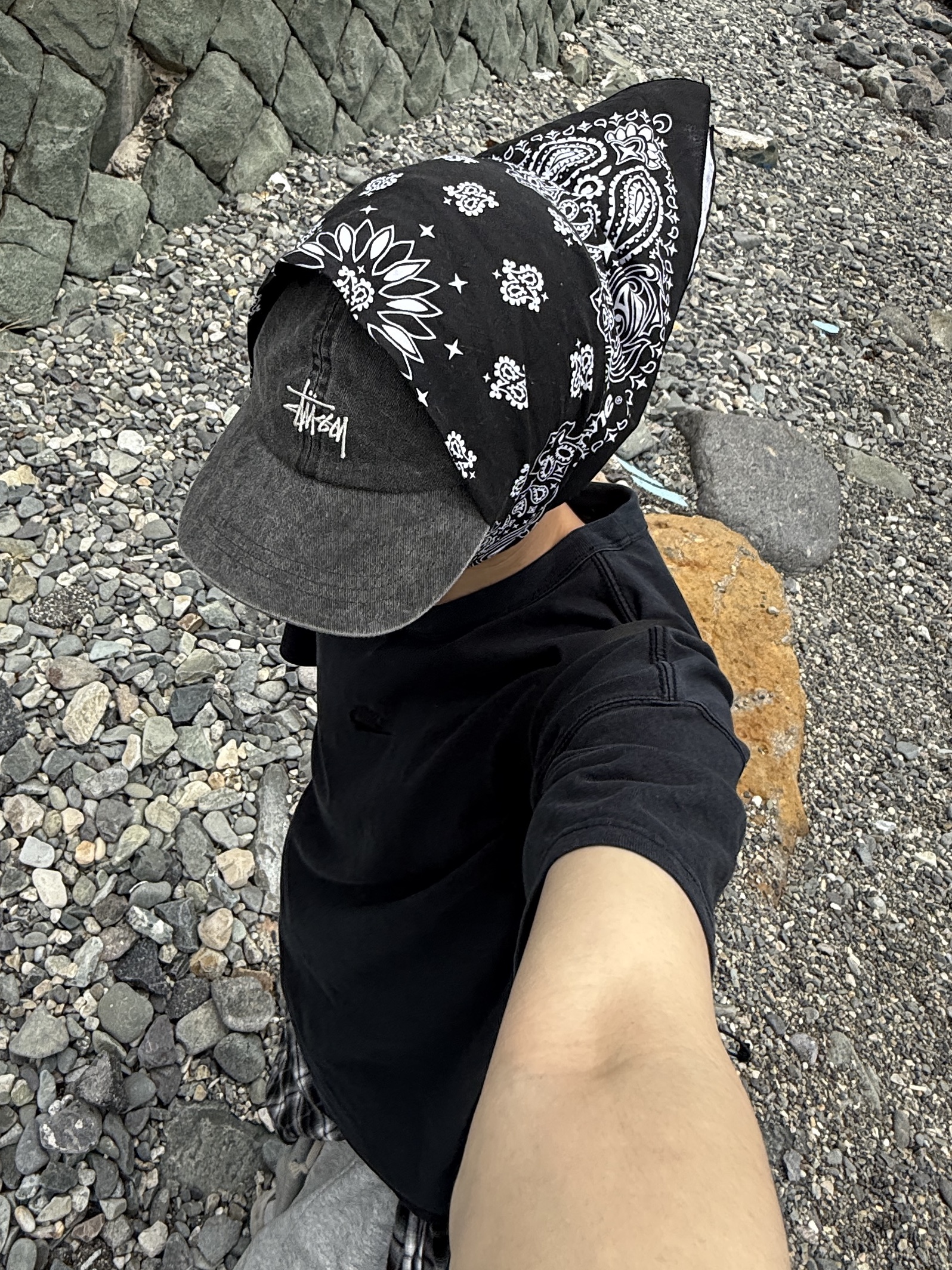 Stussy Washed Basic Low Pro Cap Charcoal, Supreme Hav-A-Hank Bandanas Multicolor (Set of 3) - 24SS 착용 스타일 - 7