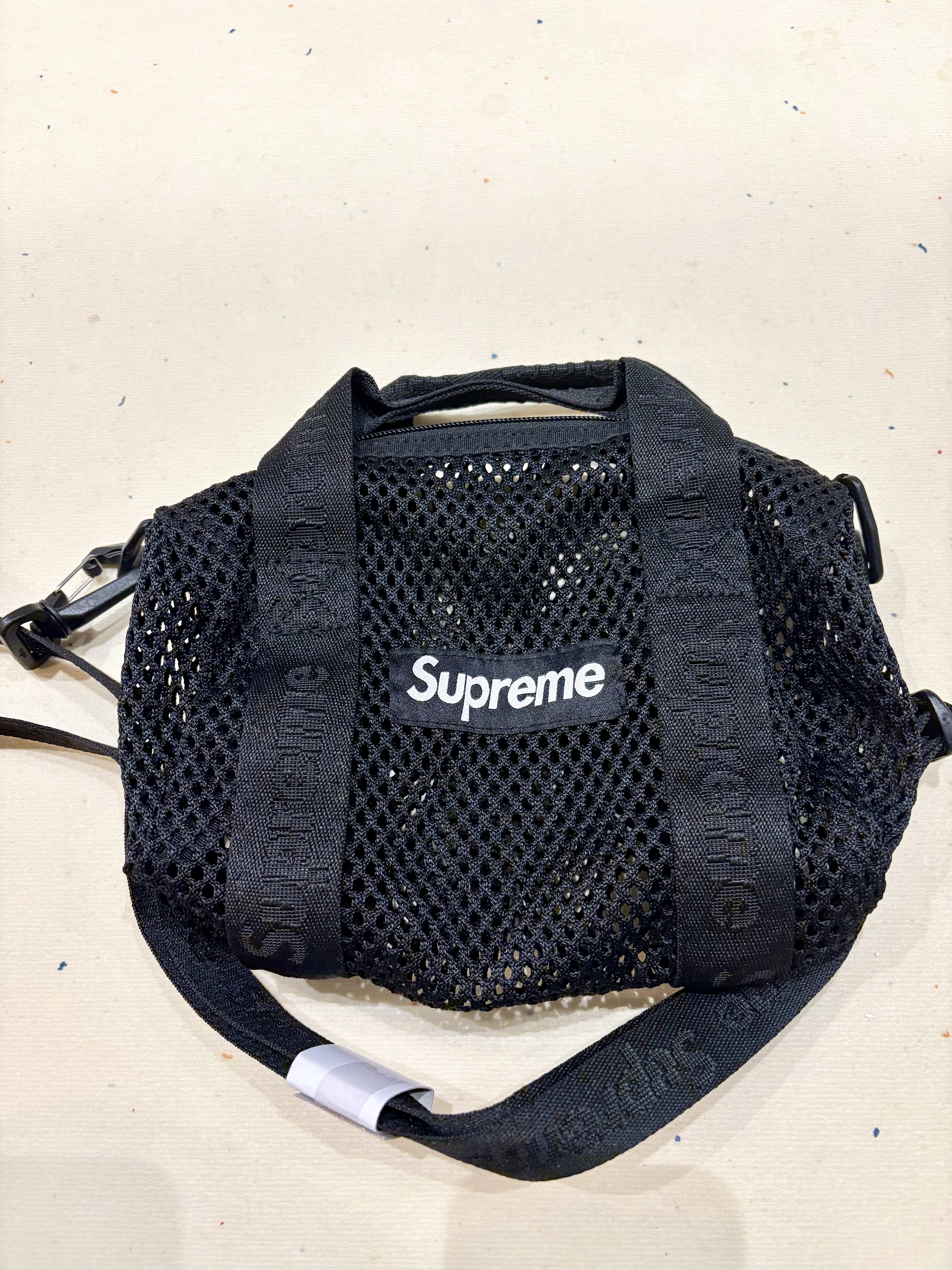 Supreme Mesh Mini Duffle Bag Black - 25SS, Lessey & Friends x KBO The Strongest Lessey Stuffed Toy Keyring LG Twins 착용 스타일 - 2