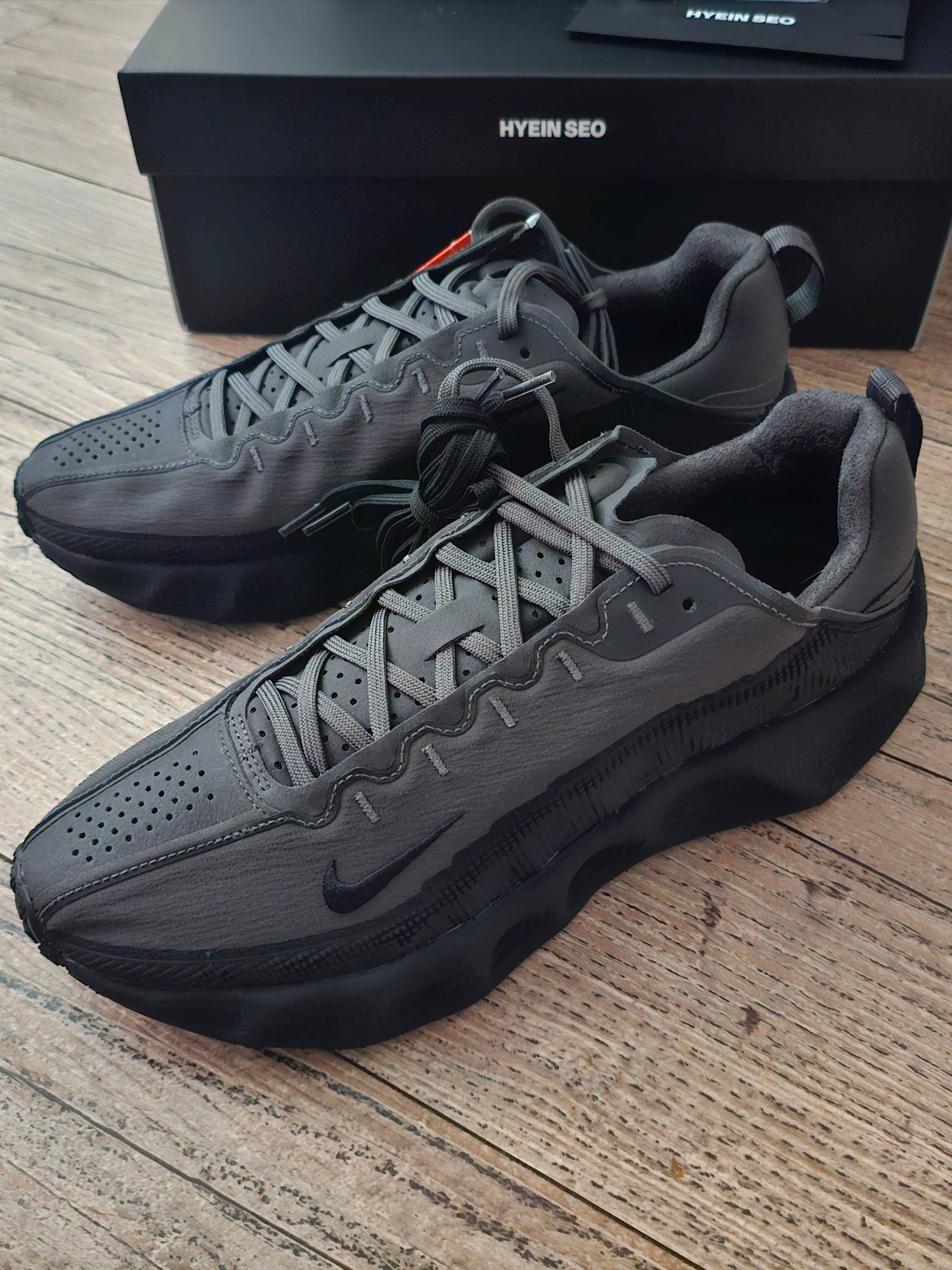 Nike x Hyein Seo Ava Rover Black 착용 스타일 - 2