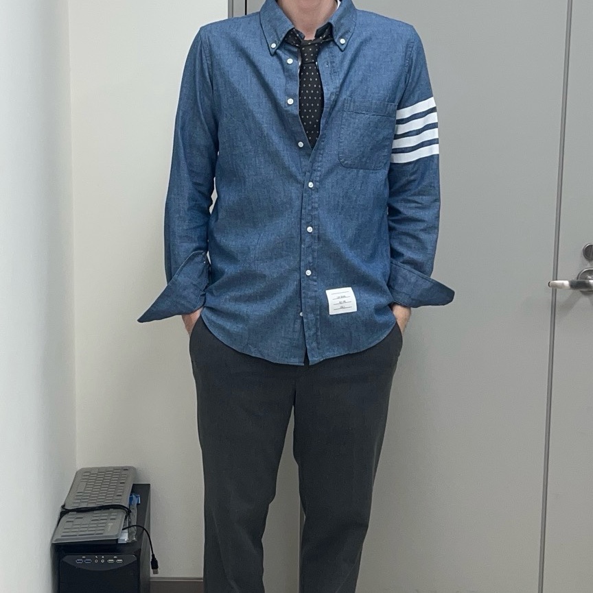 Thom Browne Chambray Printed 4-Bar Nametag Straight Fit Shirt Blue, Kapital Silk Twill Maria Tie Black 착용 스타일 - 3