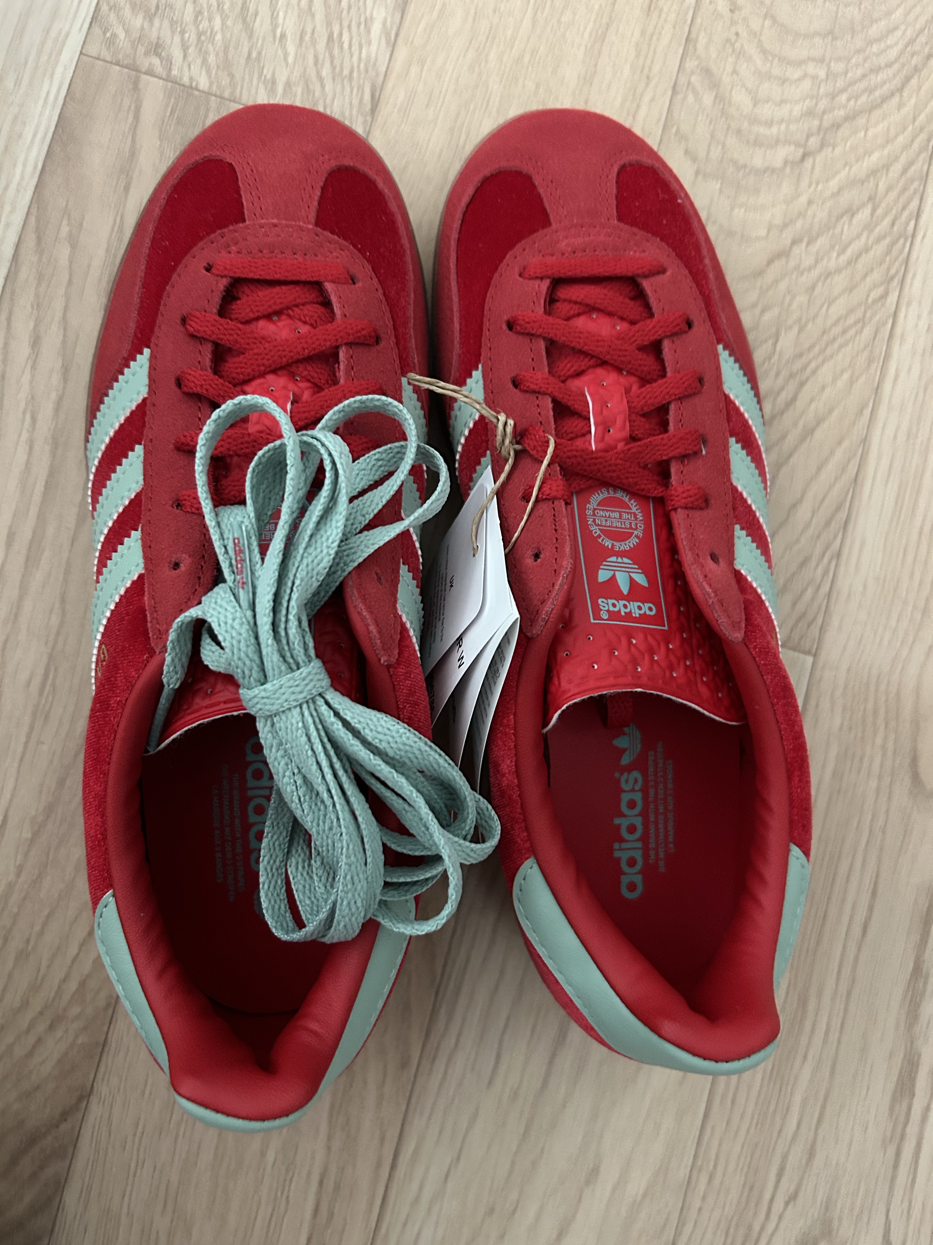 (W) Adidas Gazelle Indoor Better Scarlet Hazy Green 착용 스타일