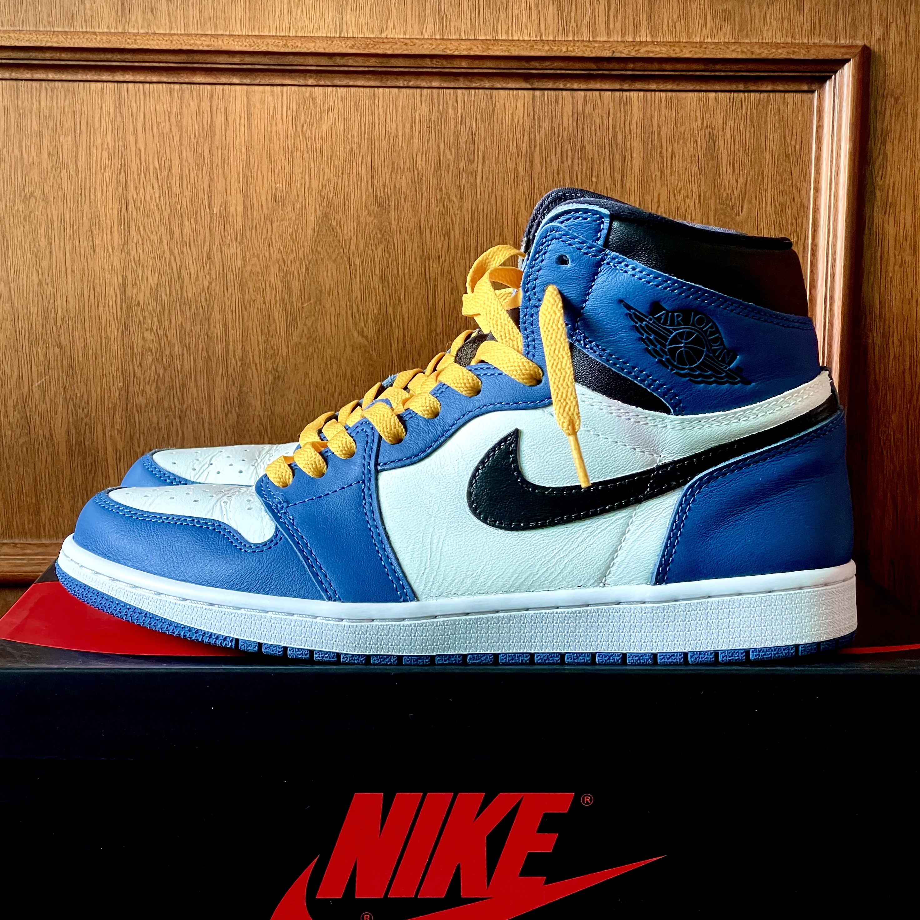 Jordan 1 Retro High OG Dark Marina Blue 착용 스타일 - 1