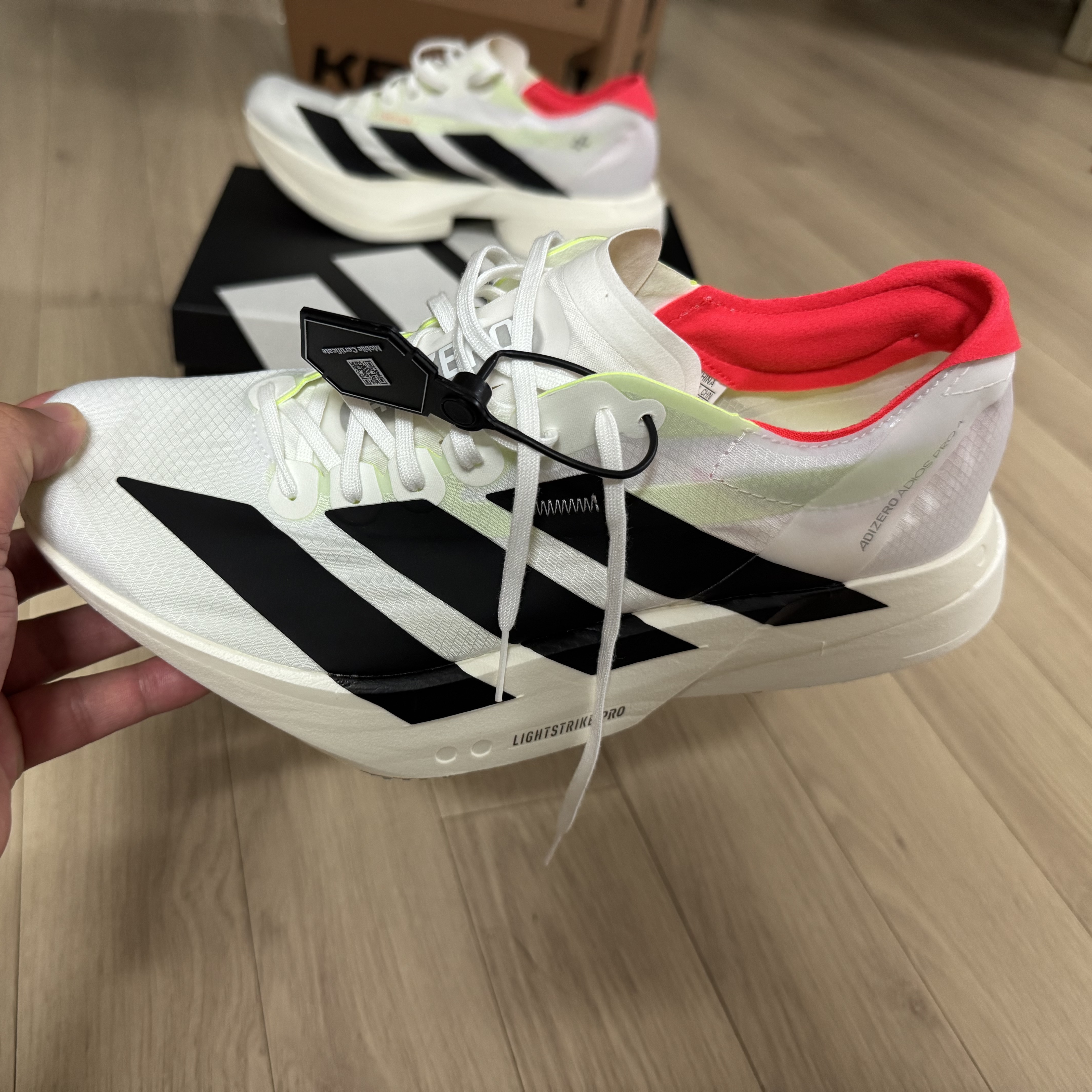 Adidas Adizero Adios Pro 4 Cloud White Core Black 착용 스타일